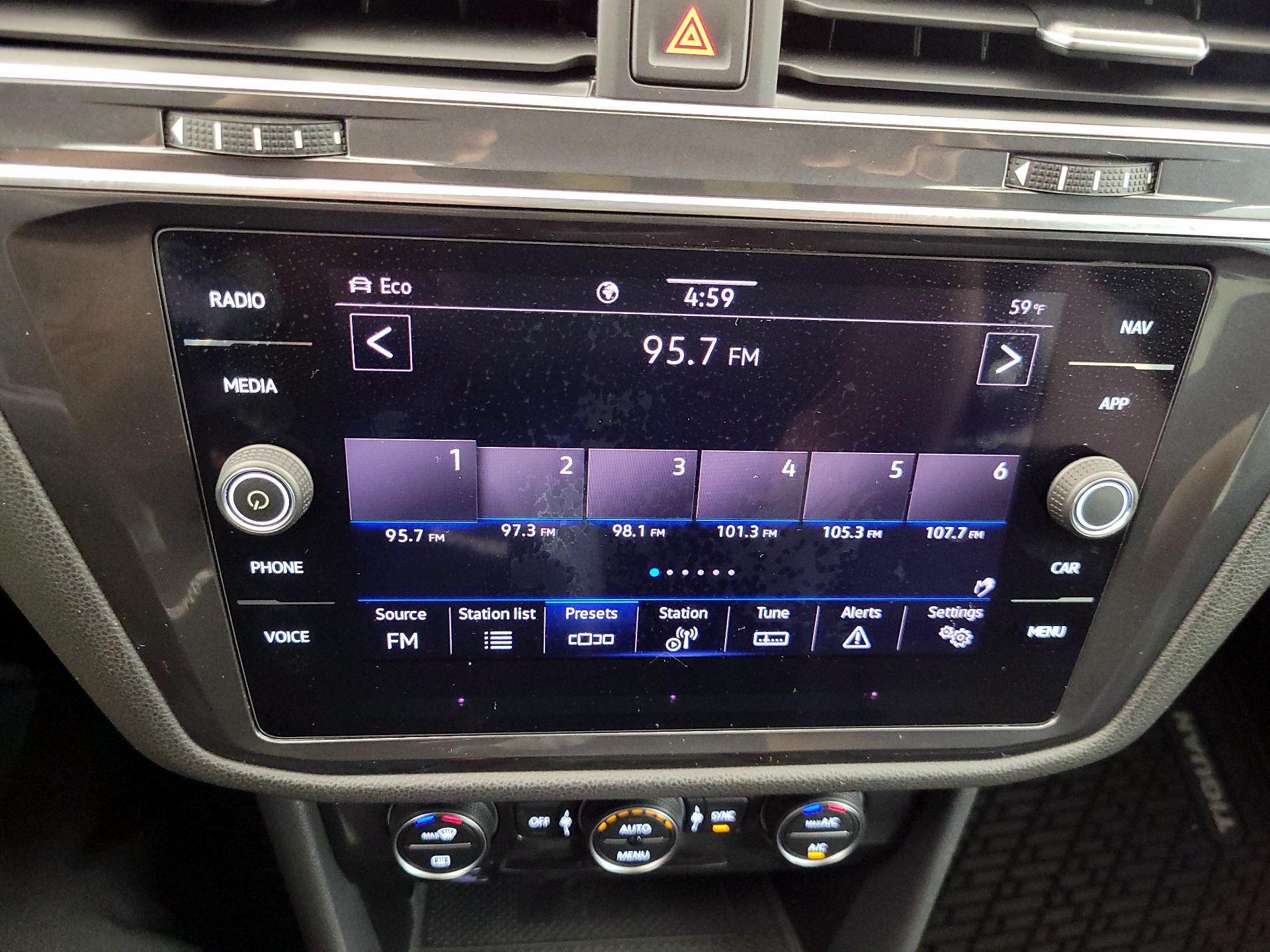 Thumbnail: 2021 Volkswagen Tiguan - 15