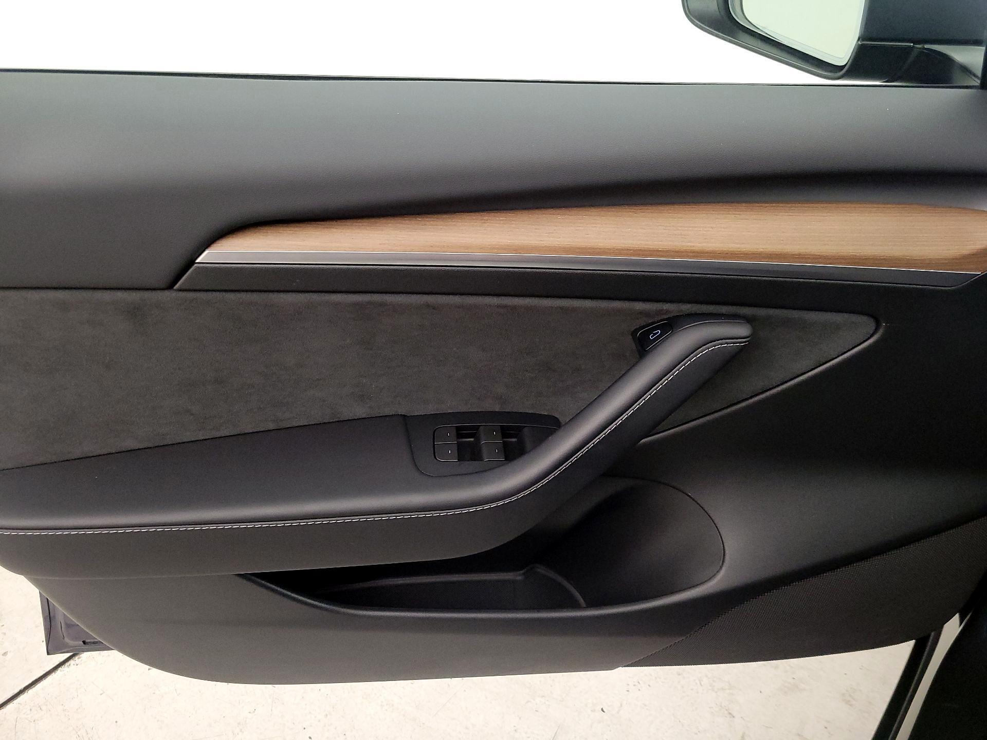 Thumbnail: 2023 Tesla Model 3 - 12