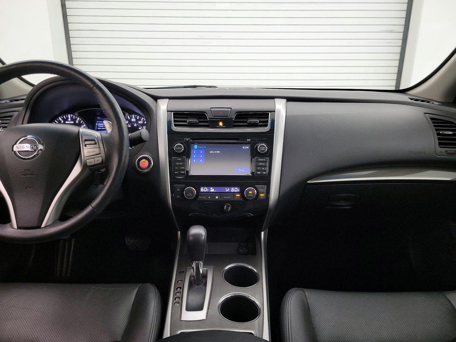 Thumbnail: 2015 Nissan Altima - 9