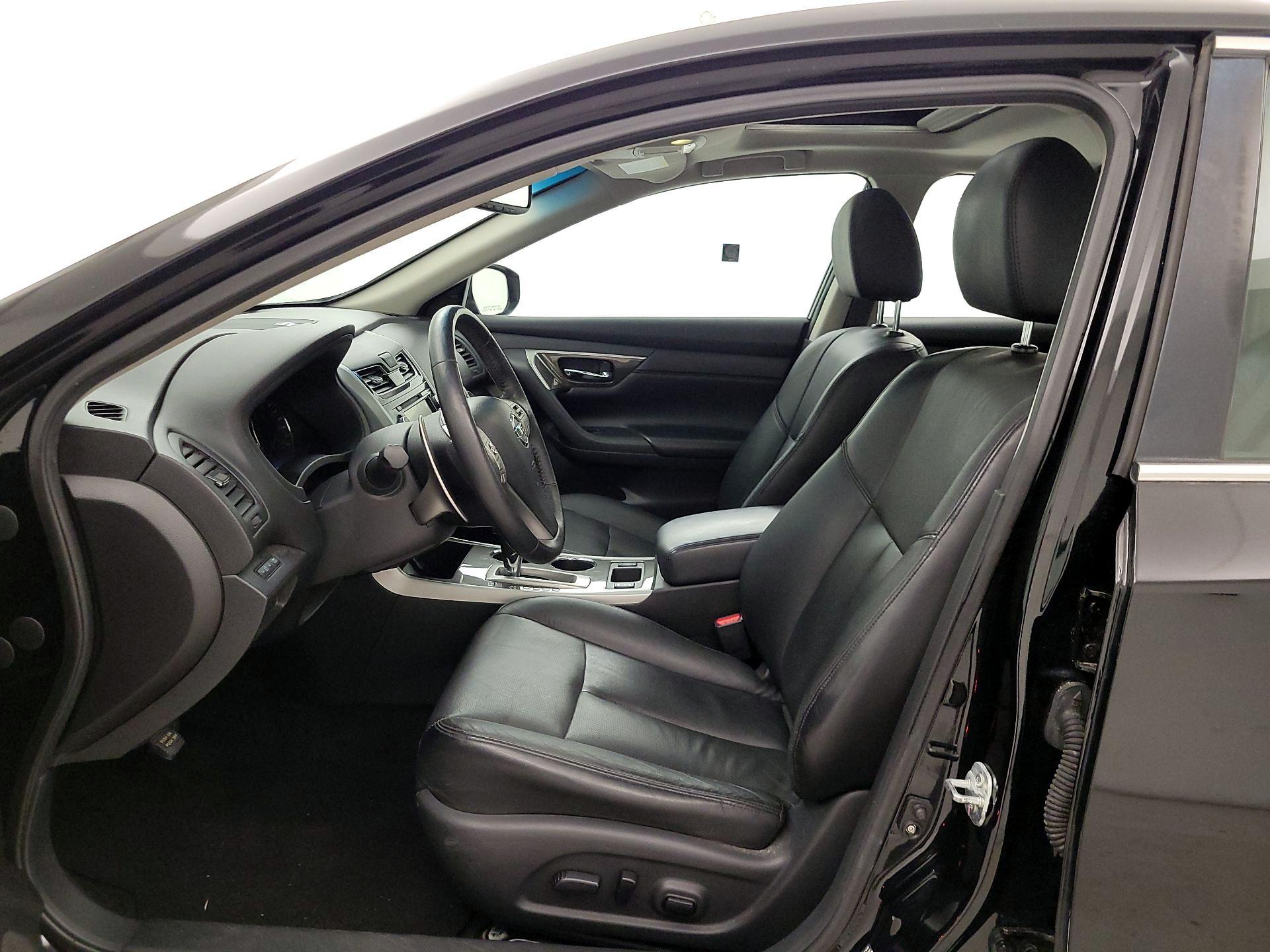Thumbnail: 2015 Nissan Altima - 11