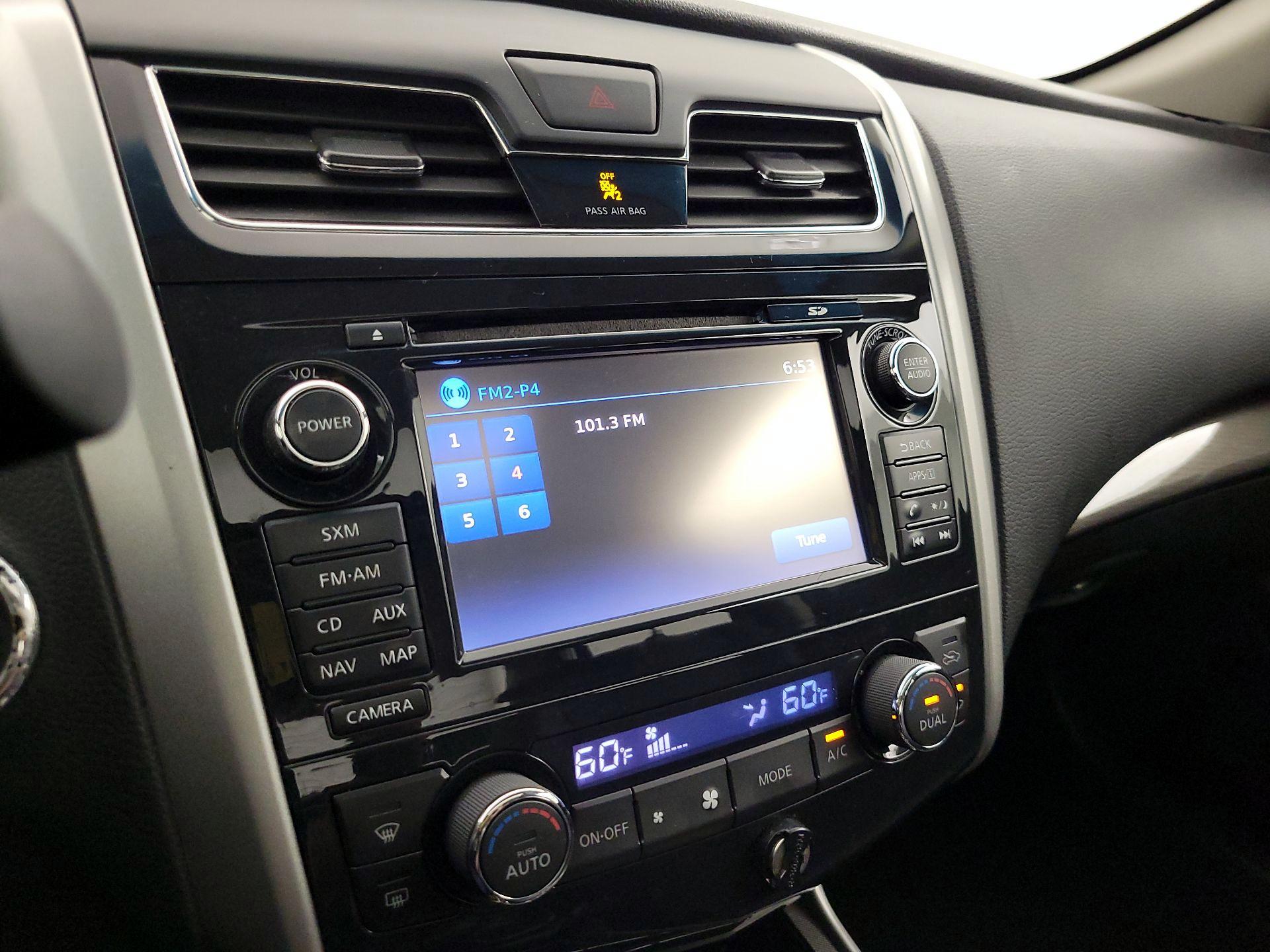 Thumbnail: 2015 Nissan Altima - 16