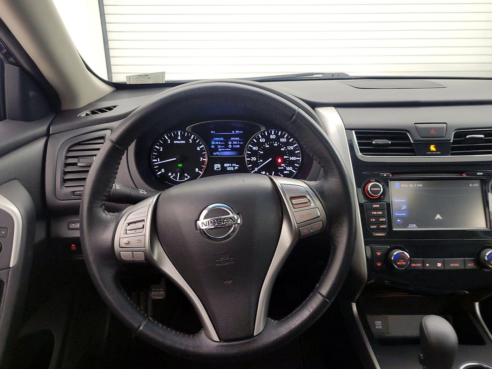 Thumbnail: 2015 Nissan Altima - 10