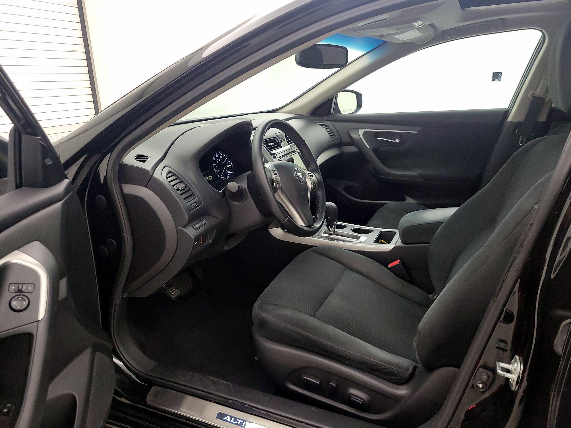 Thumbnail: 2015 Nissan Altima - 11