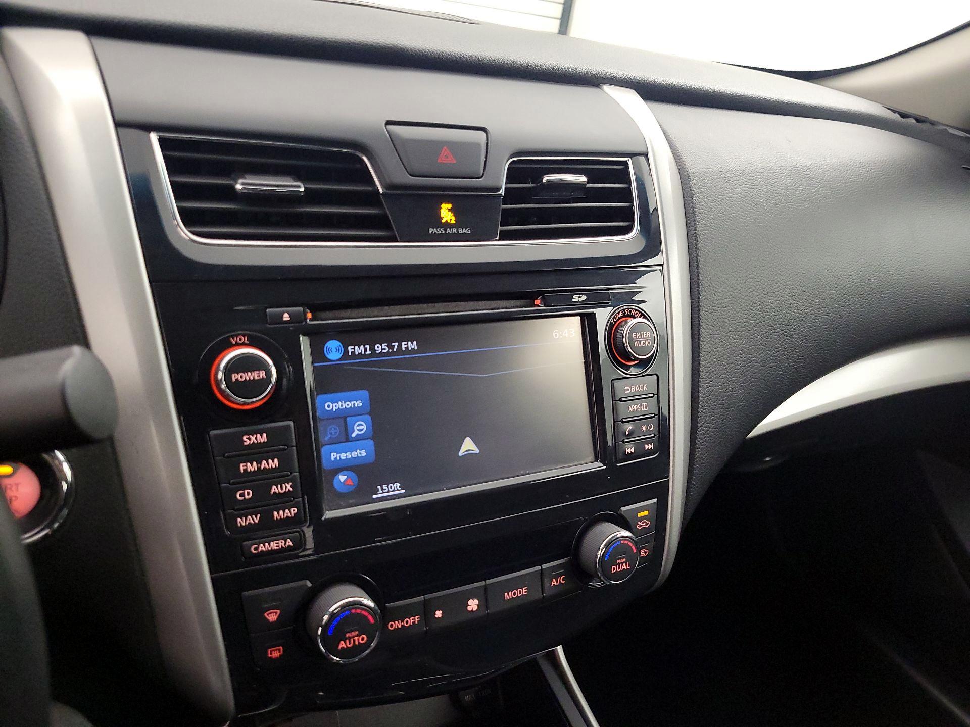 Thumbnail: 2015 Nissan Altima - 14