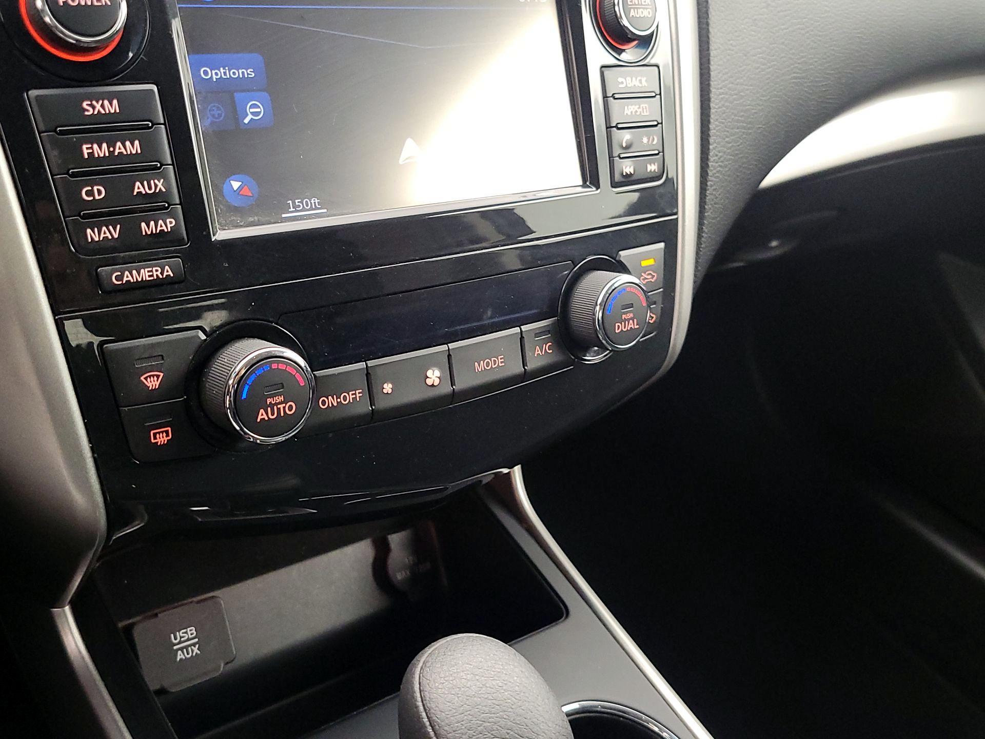Thumbnail: 2015 Nissan Altima - 17