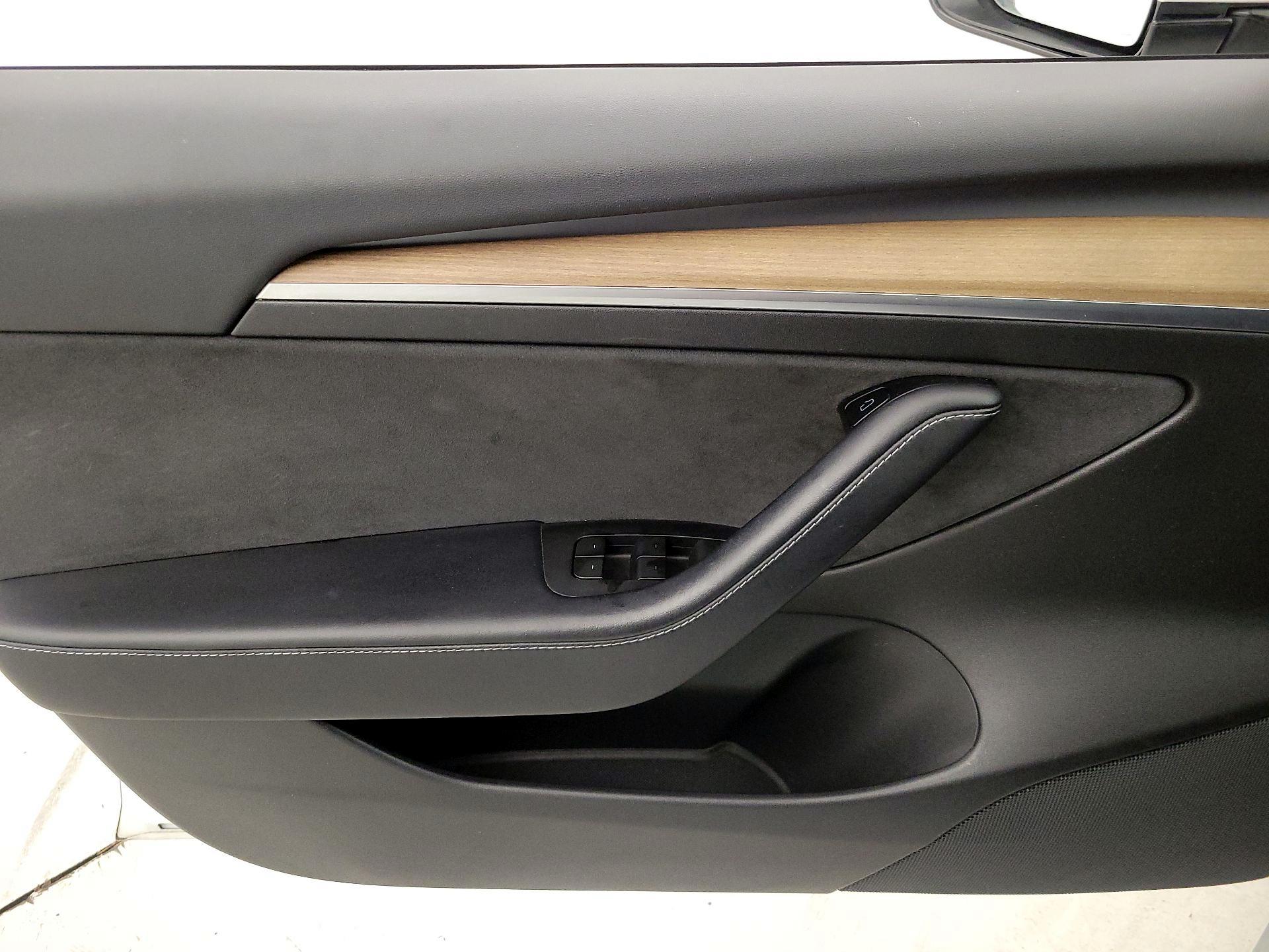 Thumbnail: 2021 Tesla Model 3 - 12