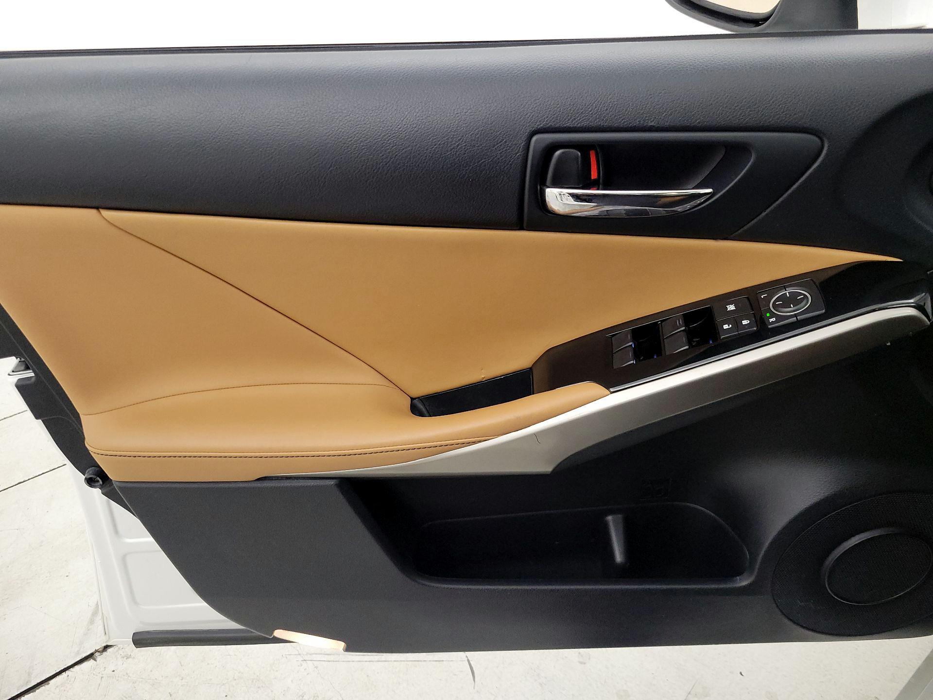Thumbnail: 2016 Lexus IS - 12