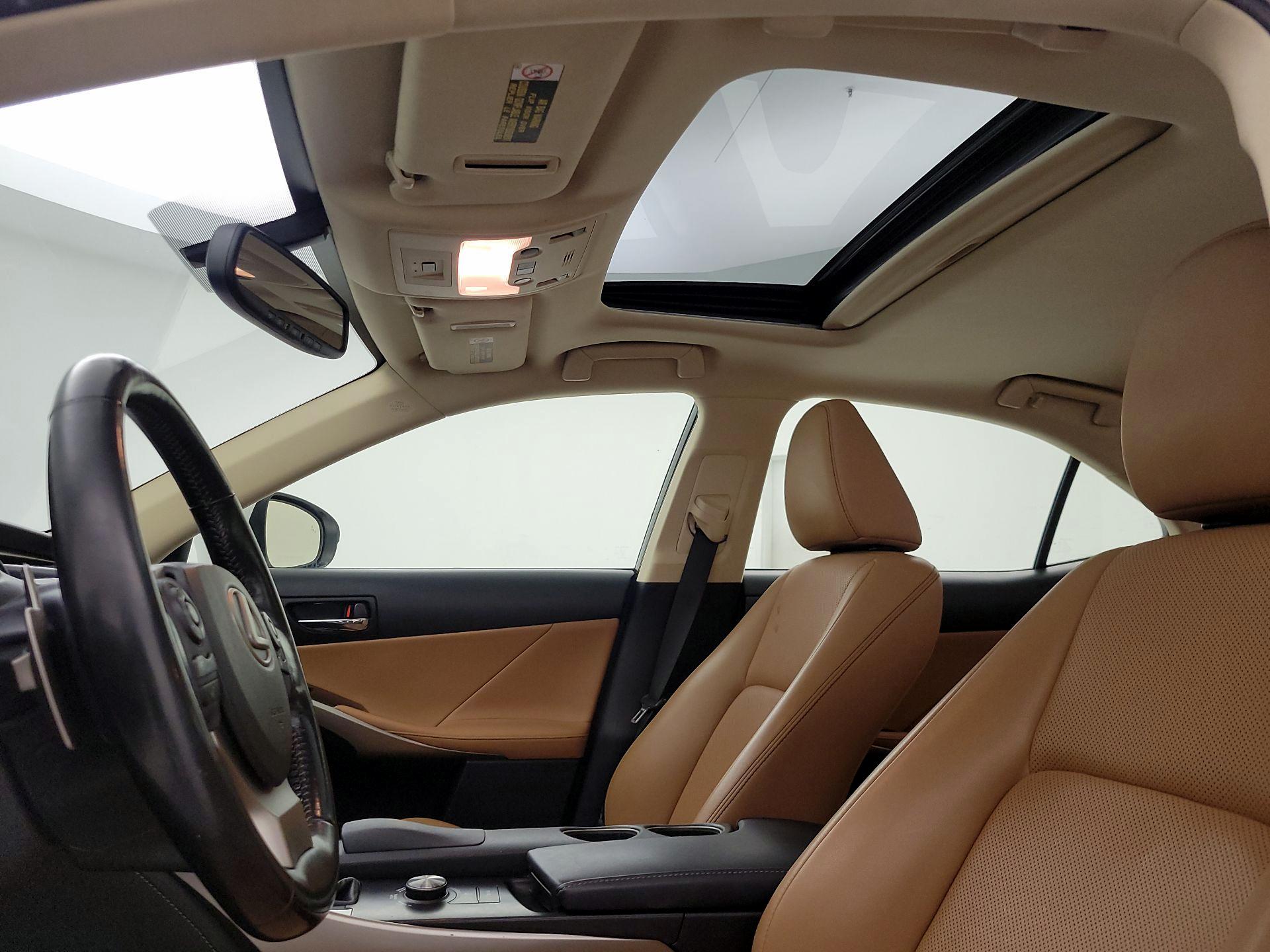 Thumbnail: 2016 Lexus IS - 20