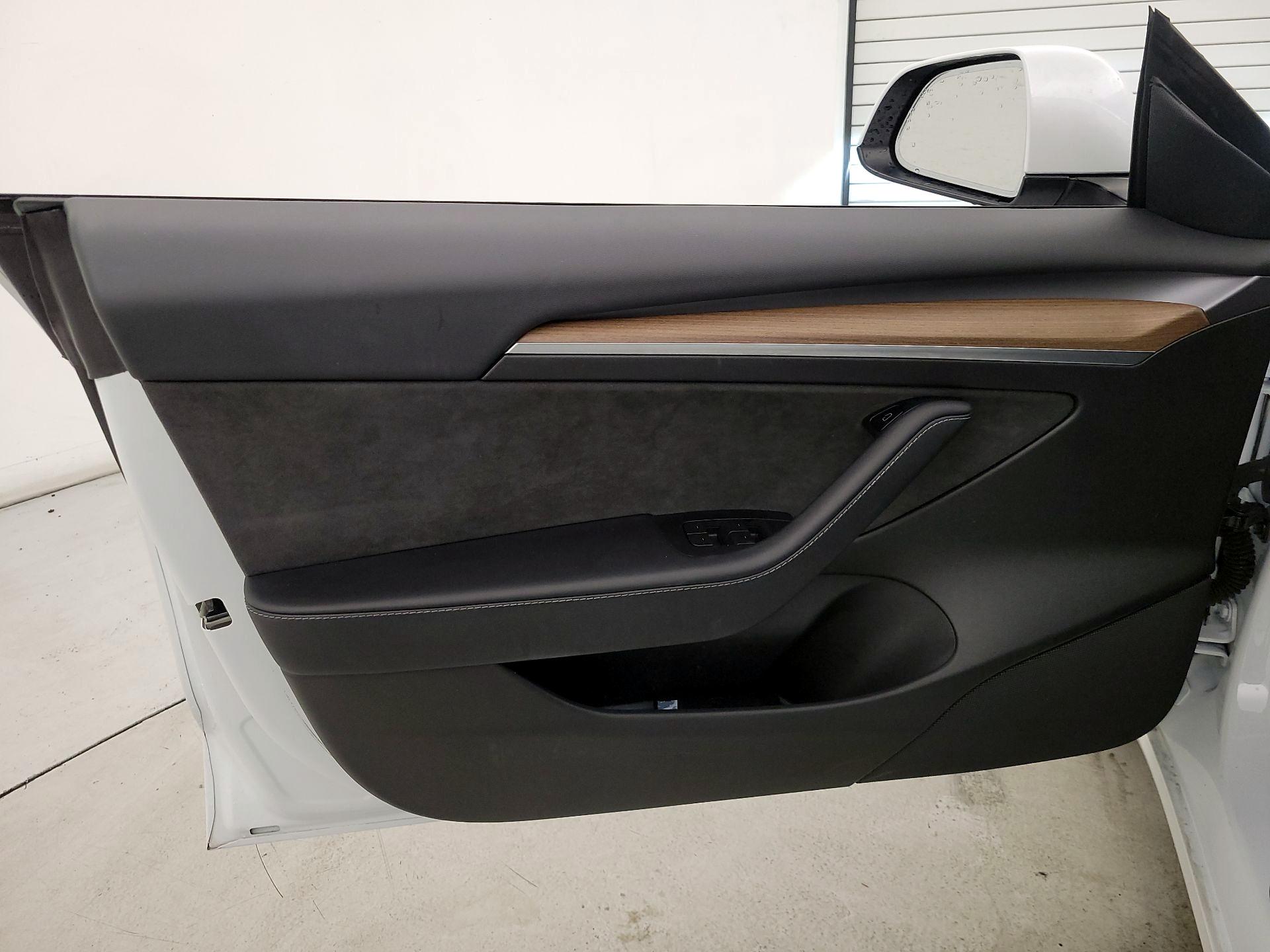 Thumbnail: 2022 Tesla Model 3 - 12