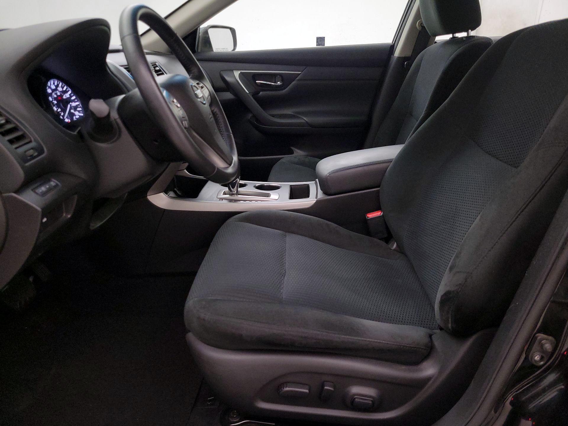 Thumbnail: 2015 Nissan Altima - 11