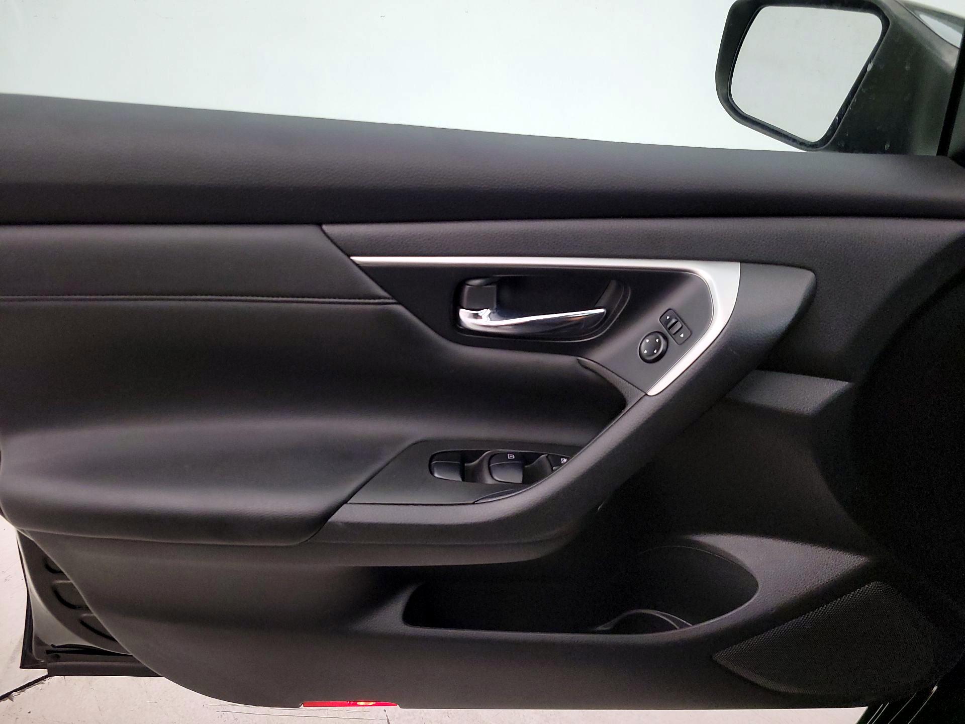 Thumbnail: 2015 Nissan Altima - 12