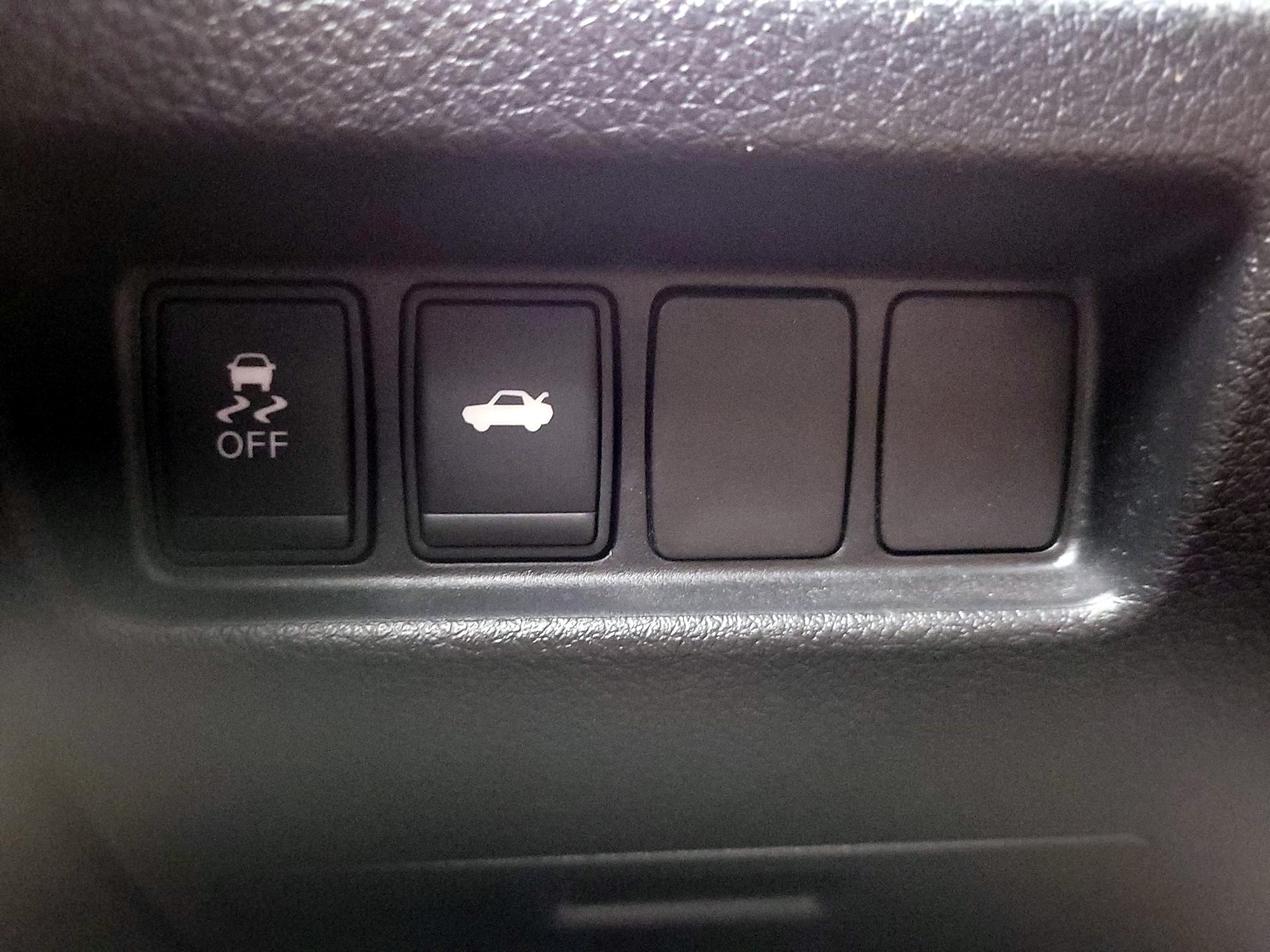Thumbnail: 2015 Nissan Altima - 13