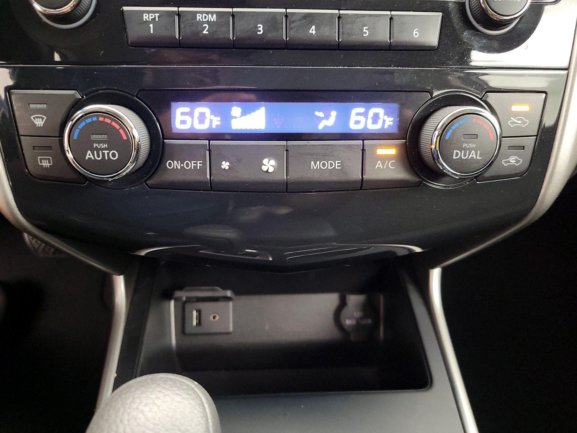 Thumbnail: 2015 Nissan Altima - 16