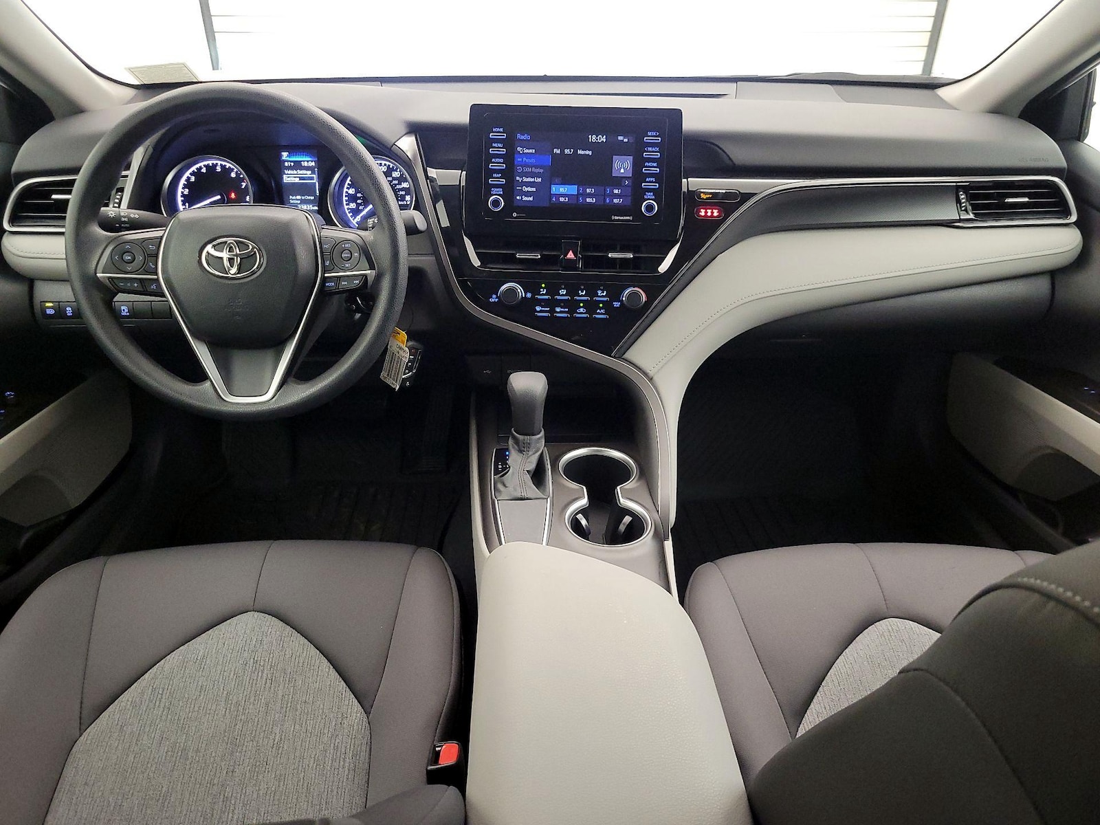 2021 Toyota Camry LE - Photo 10
