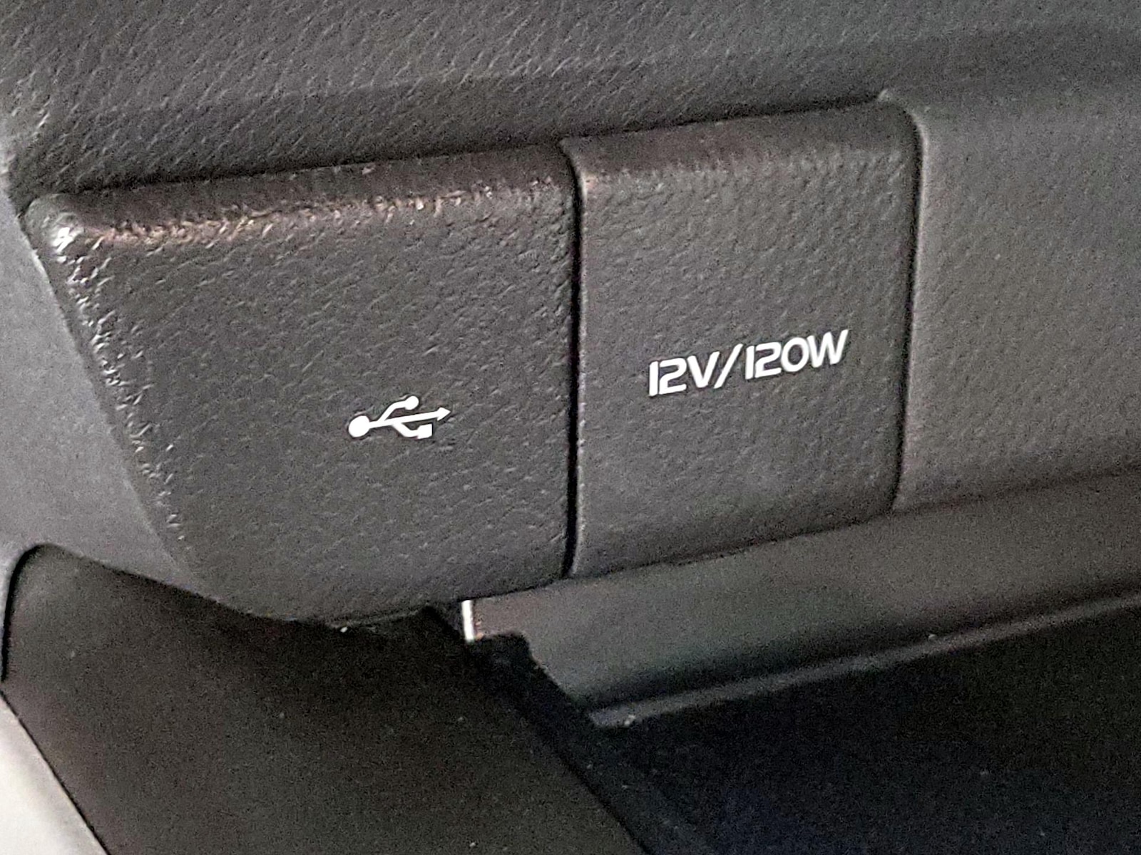 2021 Toyota Camry LE - Photo 19