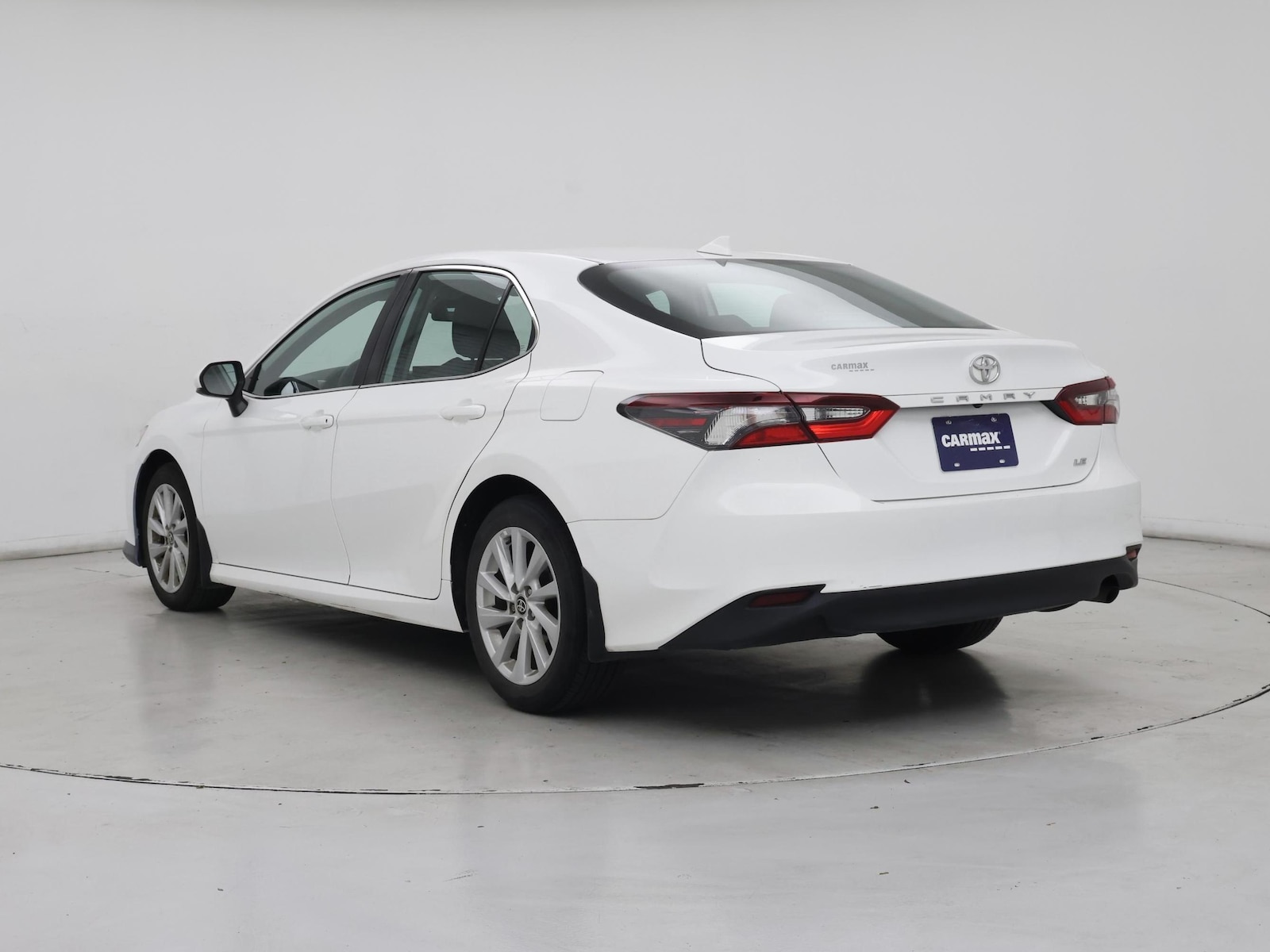 2021 Toyota Camry LE - Photo 3