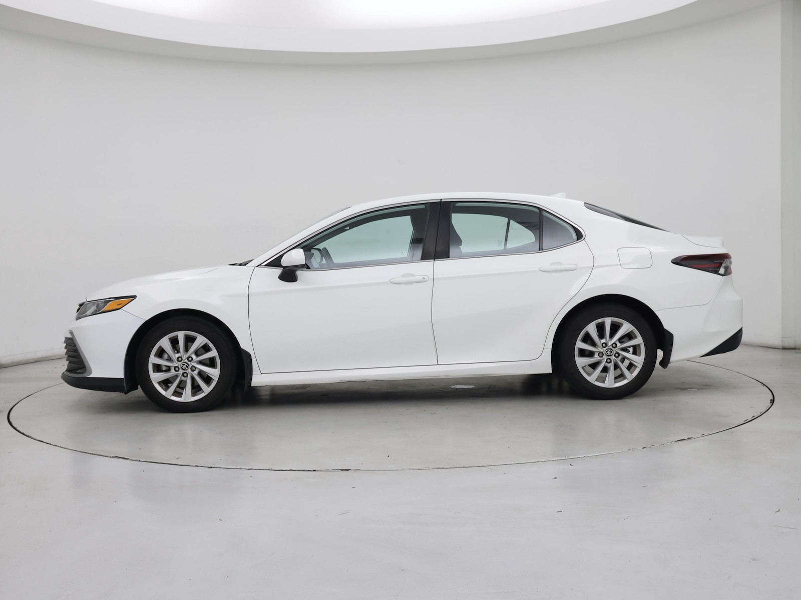 2021 Toyota Camry LE - Photo 4