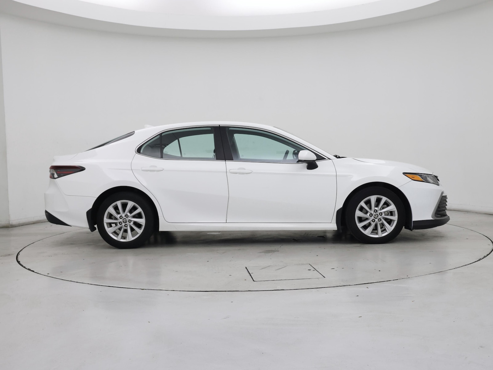2021 Toyota Camry LE - Photo 8
