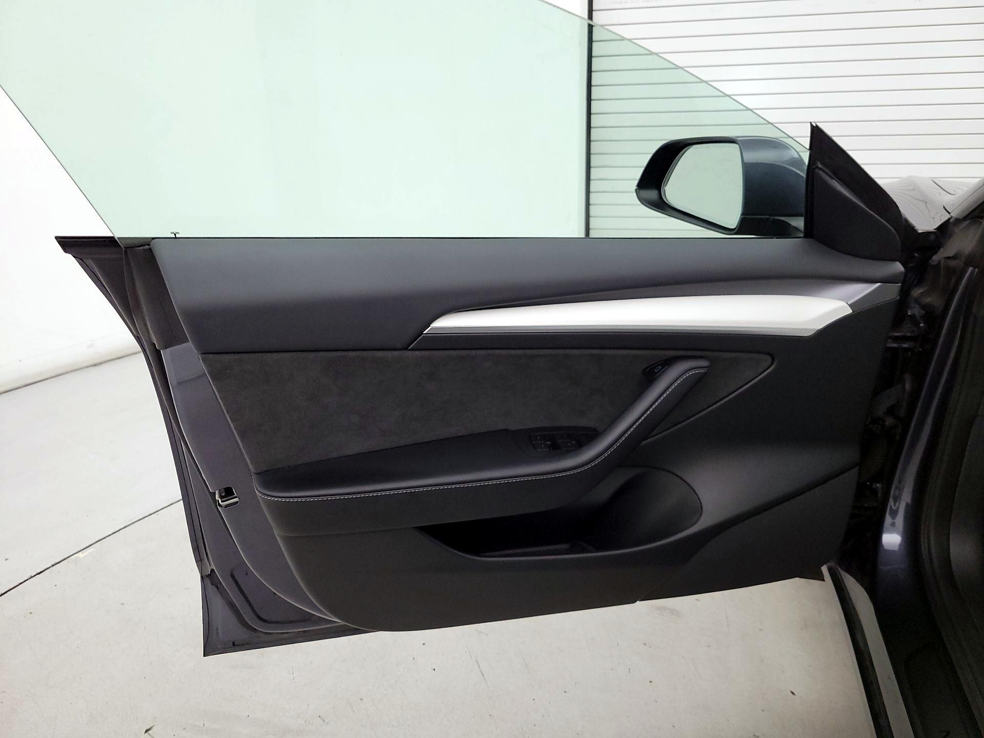 Thumbnail: 2023 Tesla Model 3 - 12