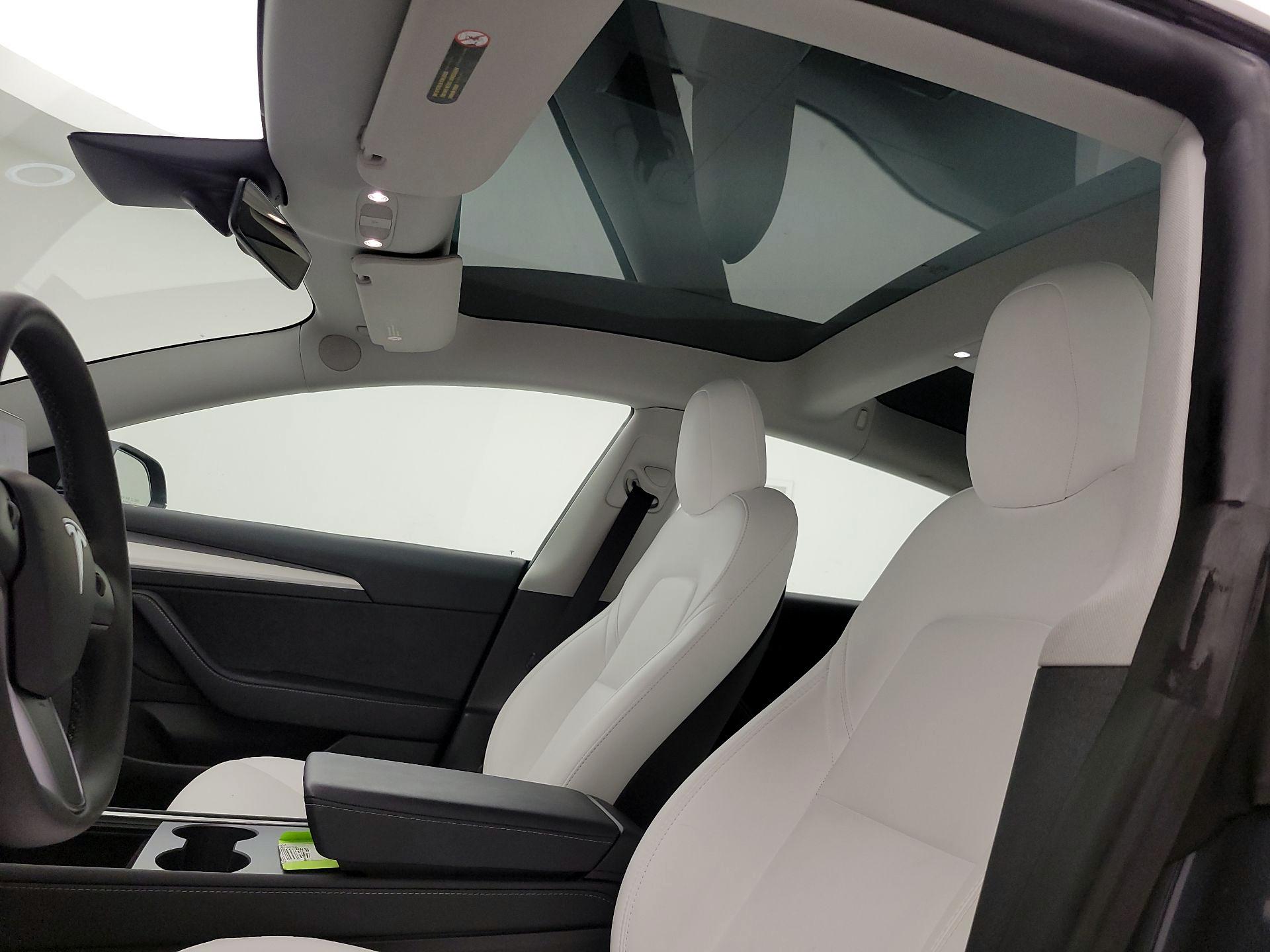 Thumbnail: 2023 Tesla Model 3 - 19