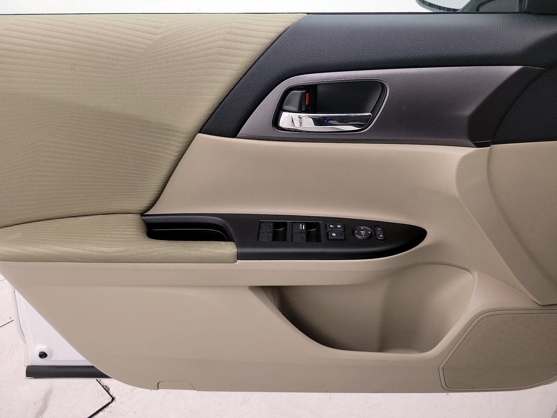Thumbnail: 2015 Honda Accord - 12