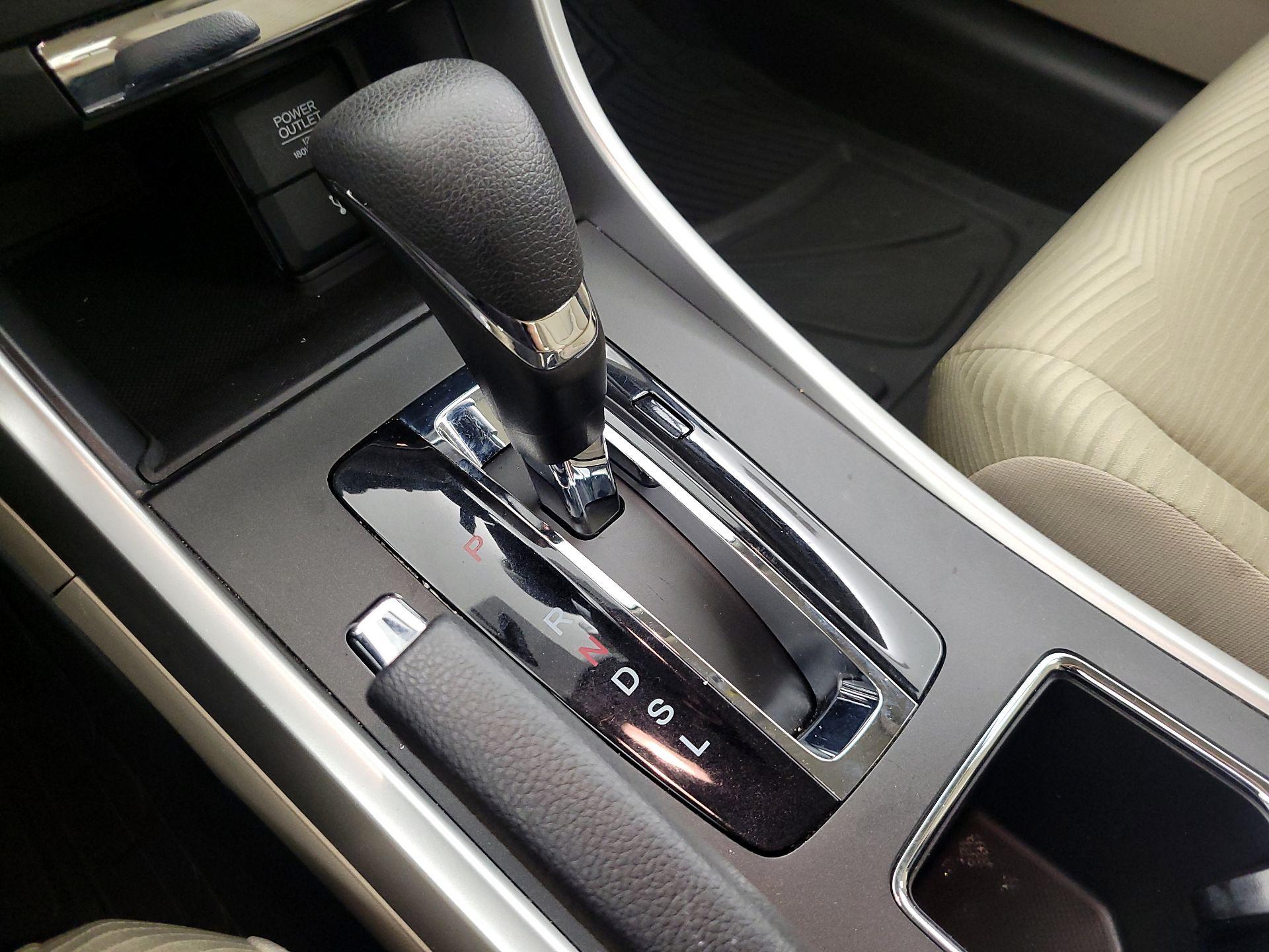 Thumbnail: 2015 Honda Accord - 17