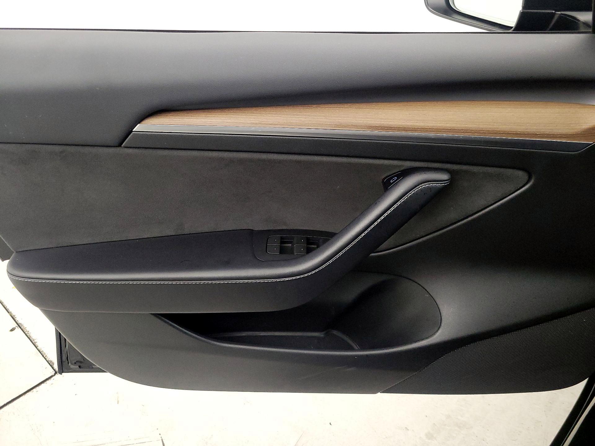 Thumbnail: 2023 Tesla Model 3 - 12