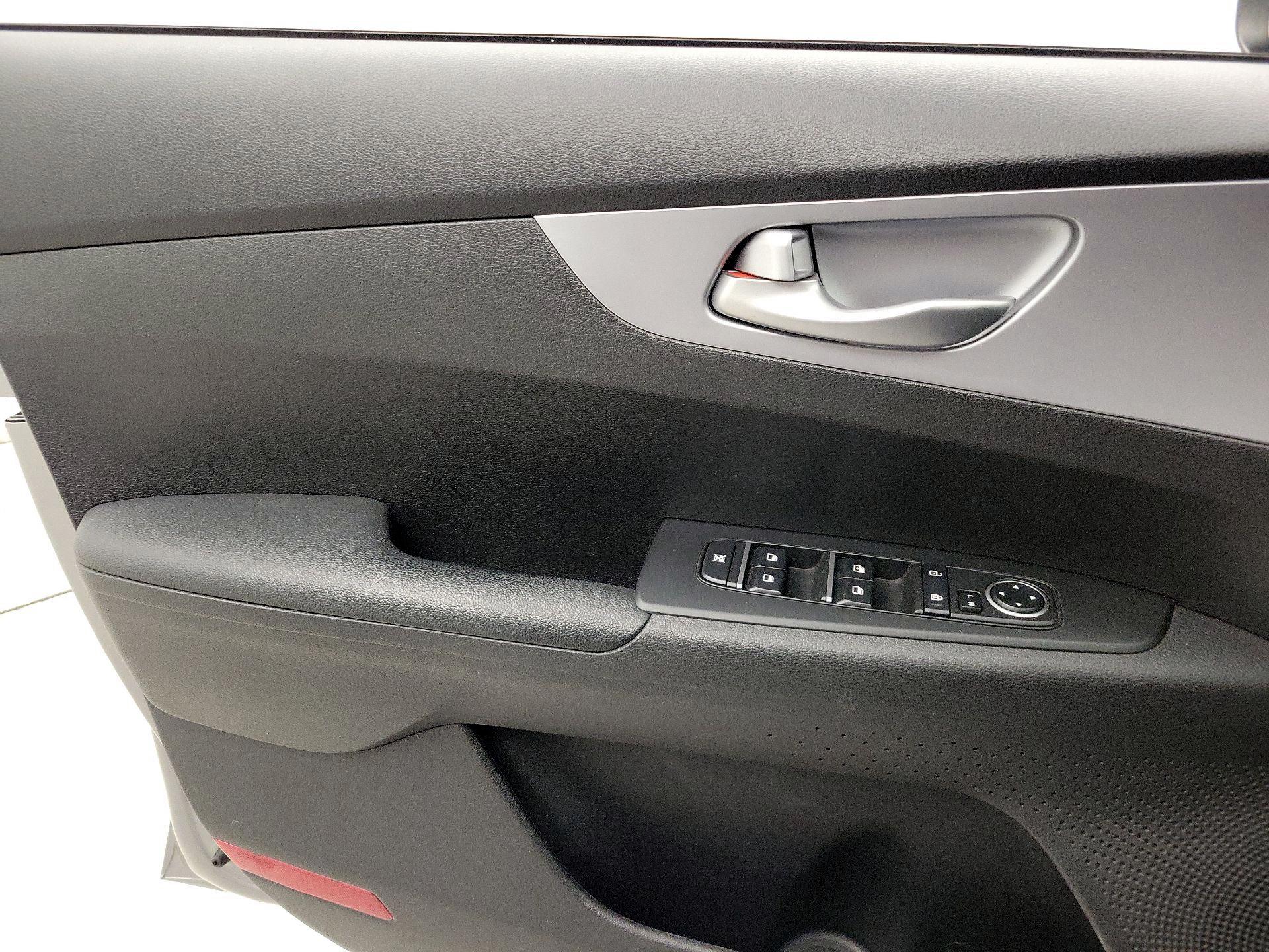 Thumbnail: 2023 Kia Forte - 12