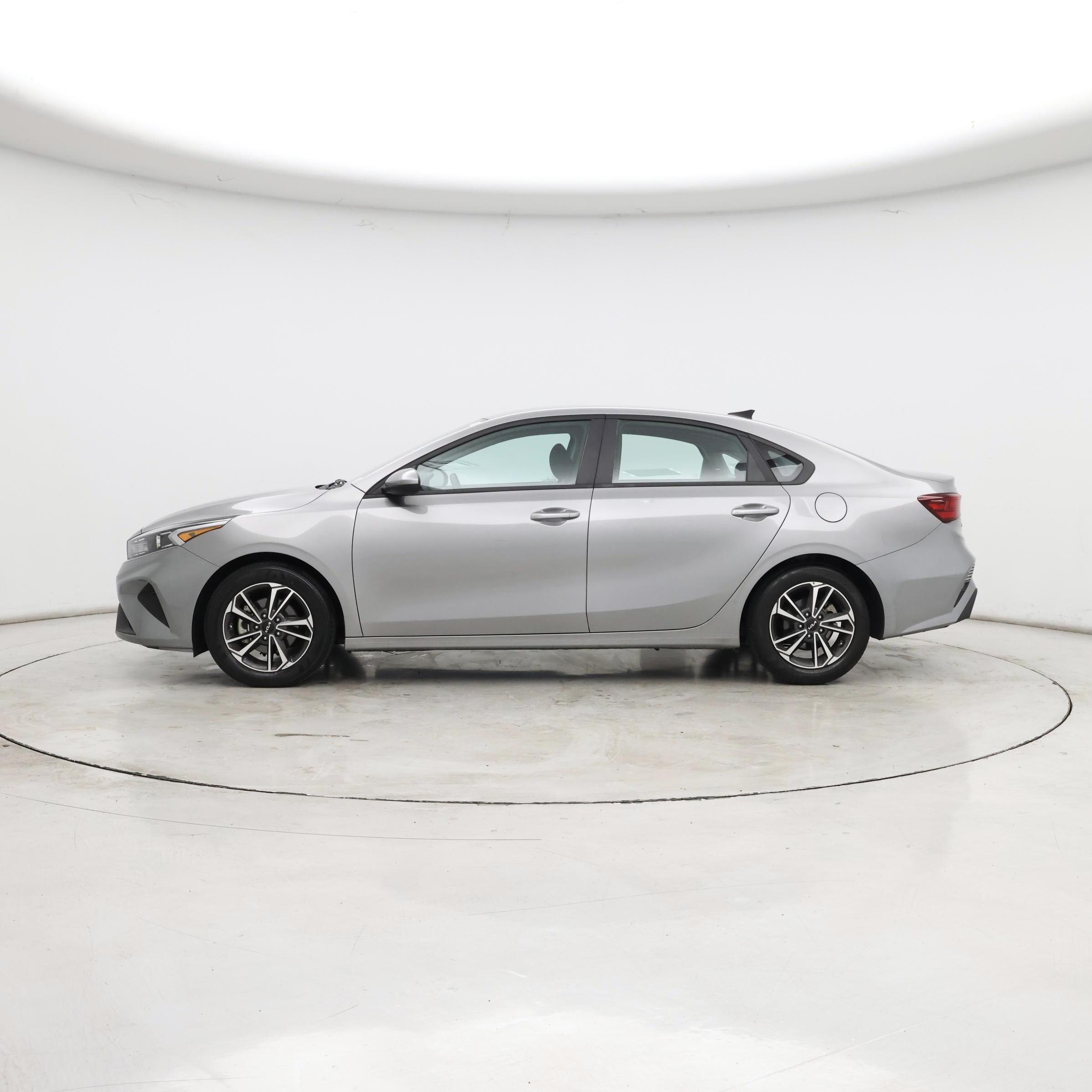 Thumbnail: 2023 Kia Forte - 3