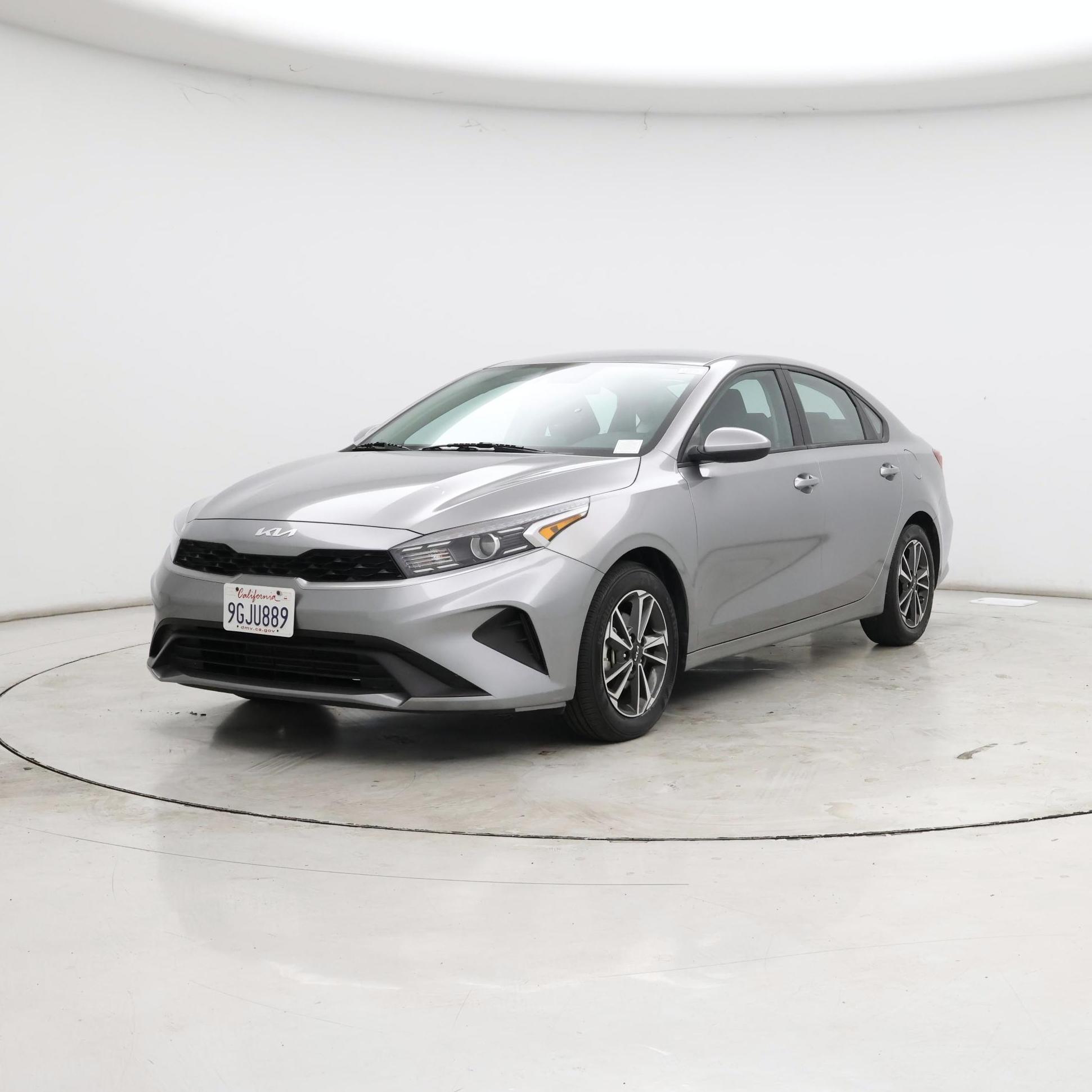 Thumbnail: 2023 Kia Forte - 4