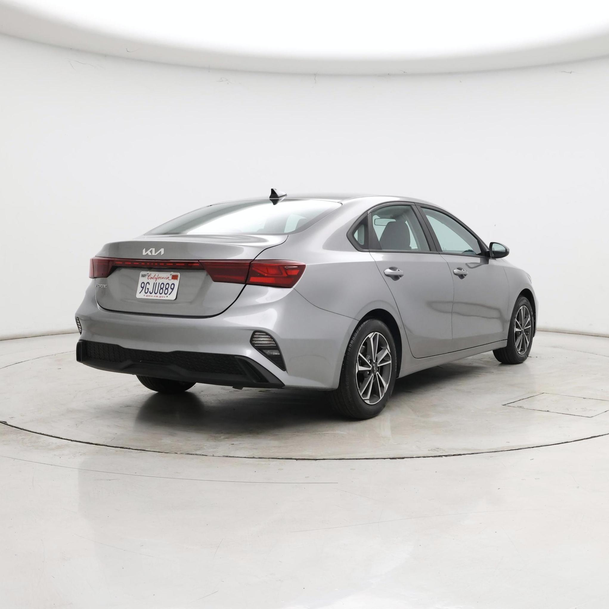 Thumbnail: 2023 Kia Forte - 8
