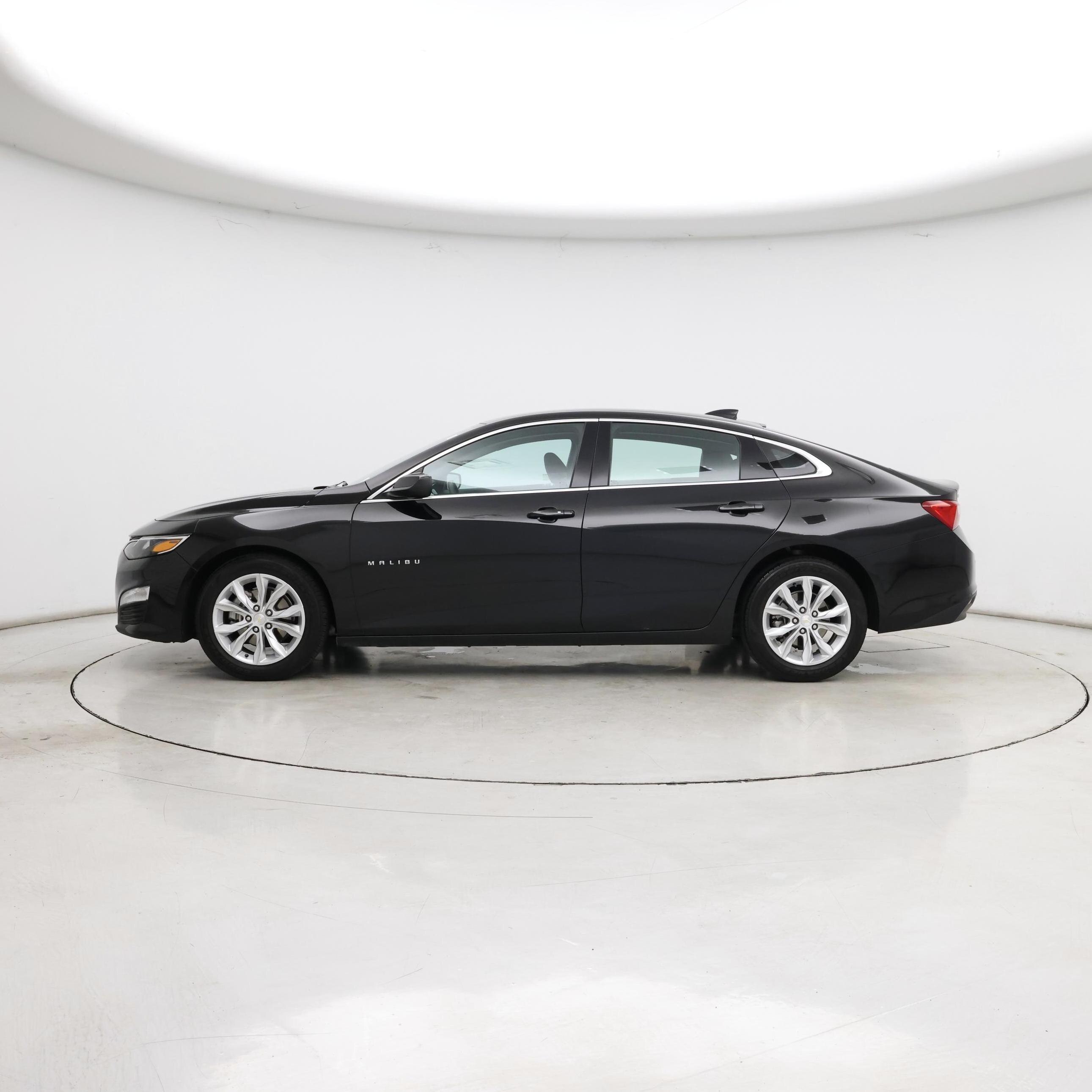 Thumbnail: 2024 Chevrolet Malibu - 3