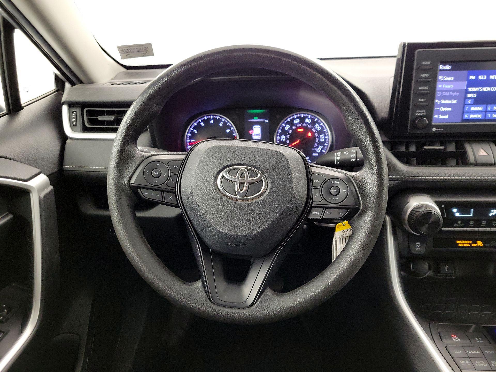 Thumbnail: 2020 Toyota RAV4 - 10