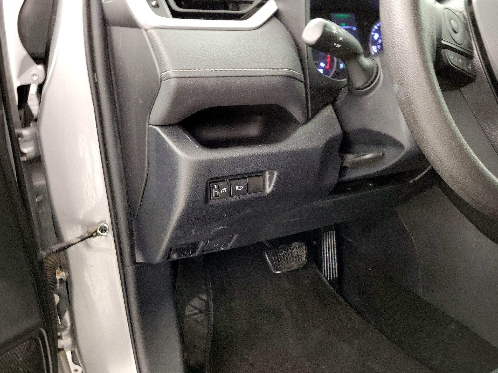 Thumbnail: 2020 Toyota RAV4 - 13