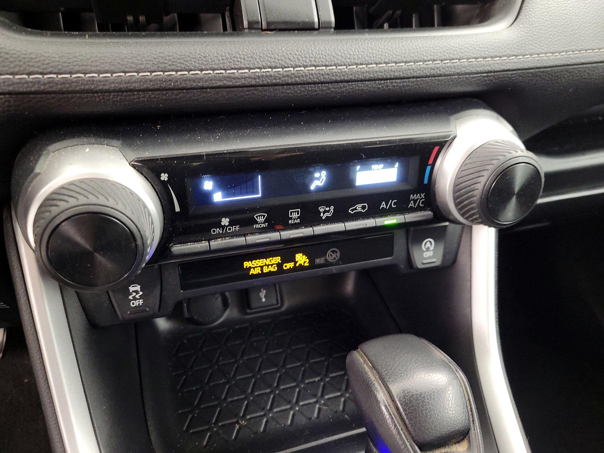 Thumbnail: 2020 Toyota RAV4 - 16