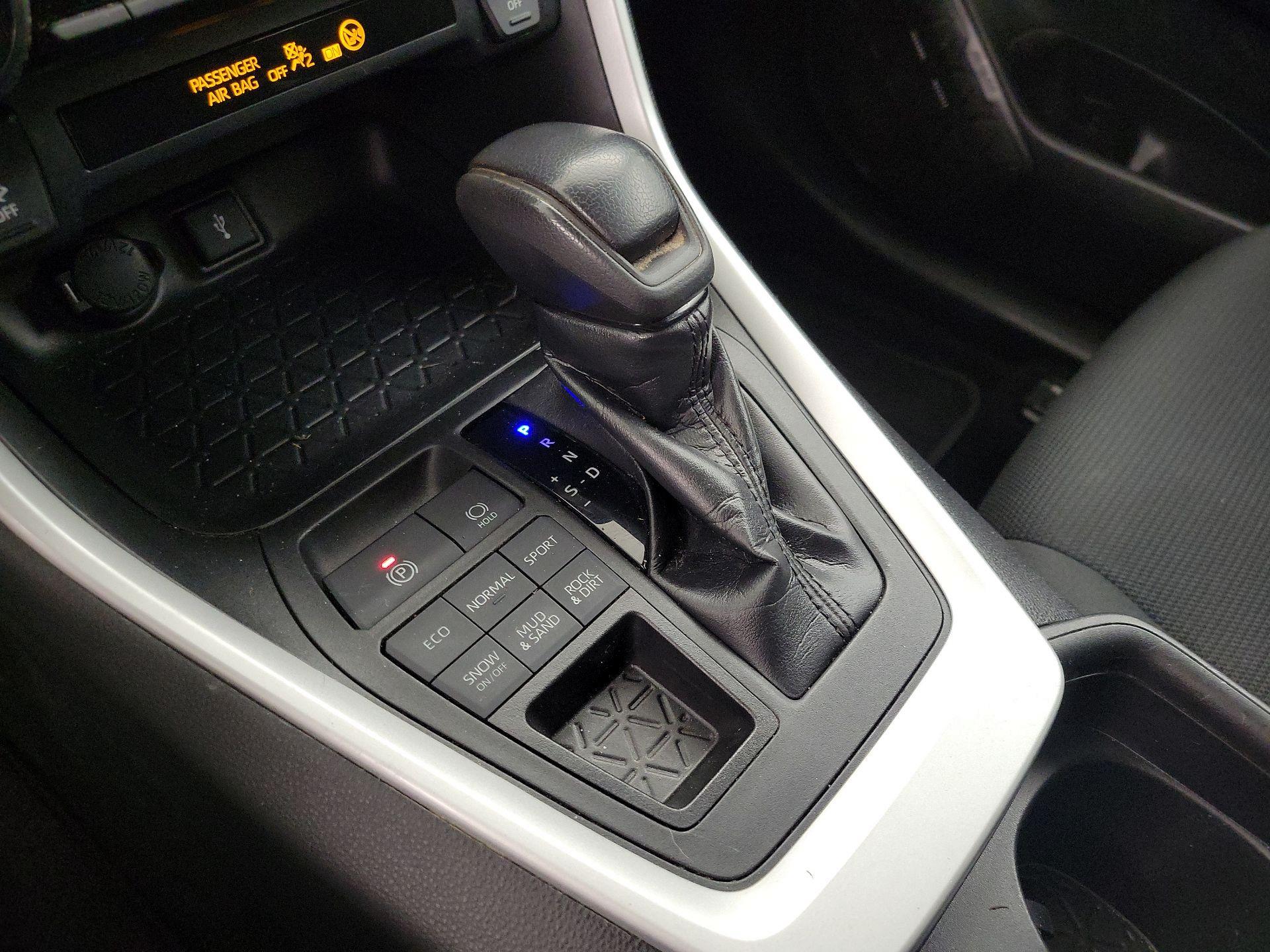 Thumbnail: 2020 Toyota RAV4 - 17