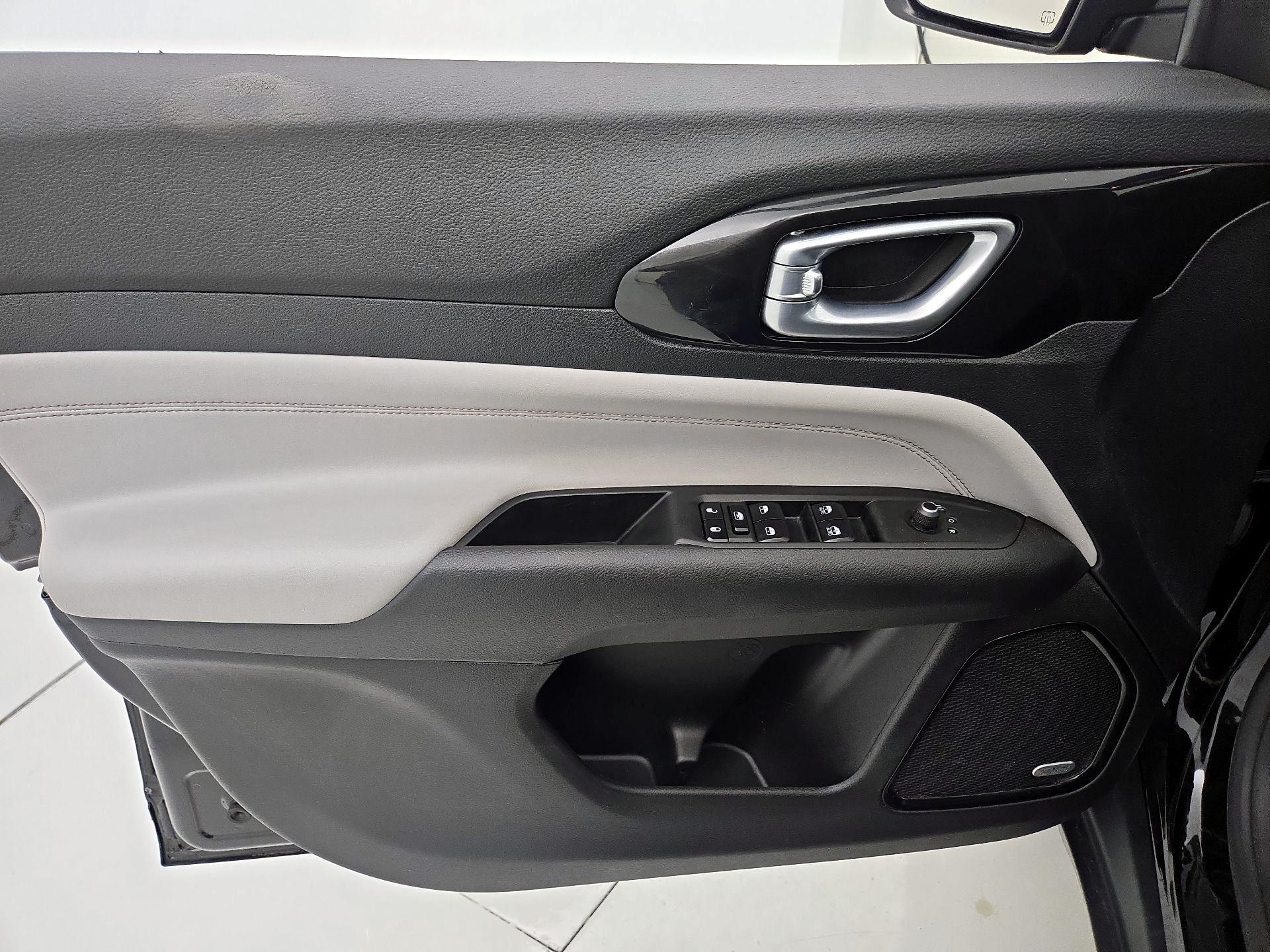 Thumbnail: 2022 Jeep Compass - 12