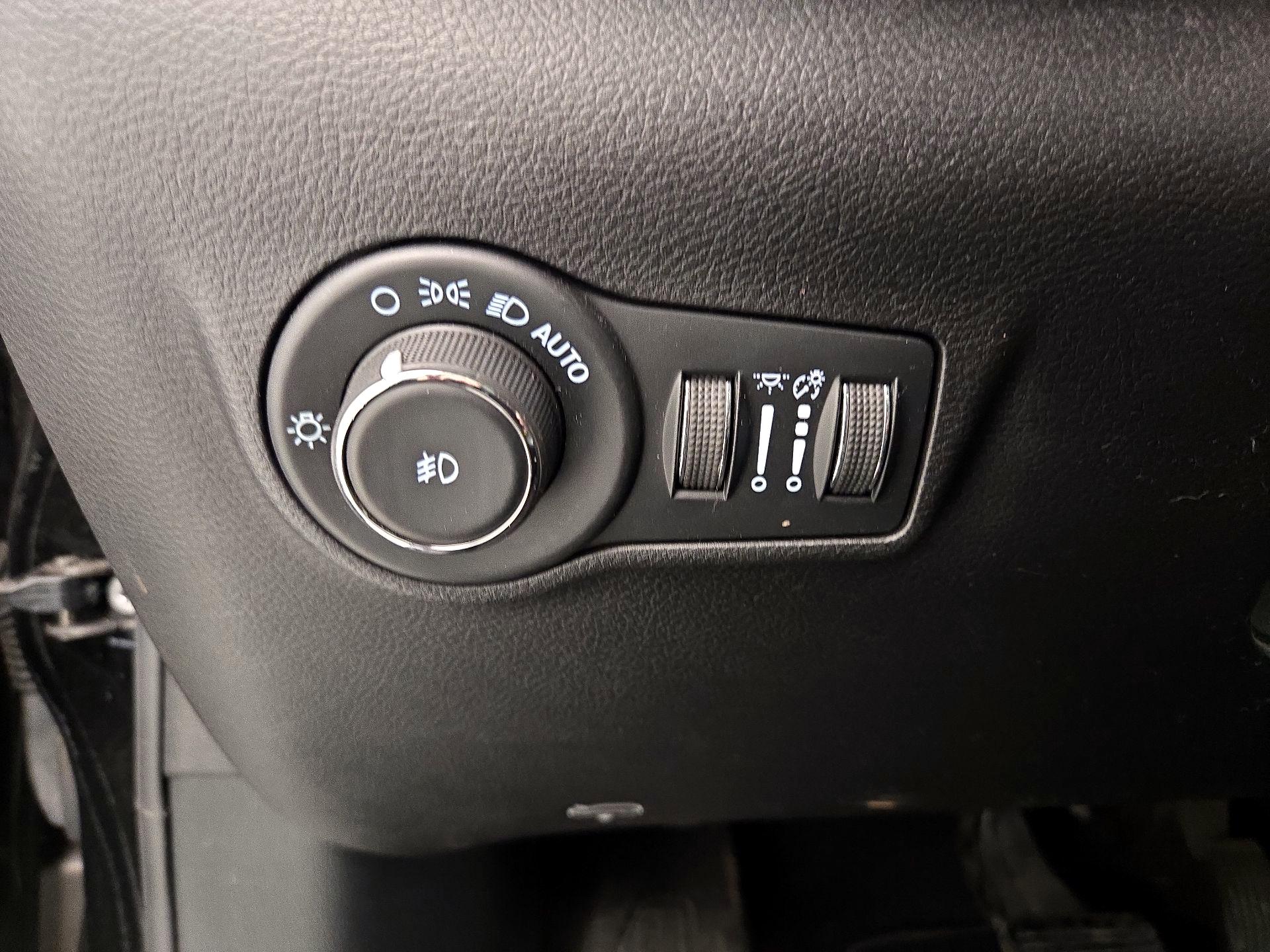 Thumbnail: 2022 Jeep Compass - 13