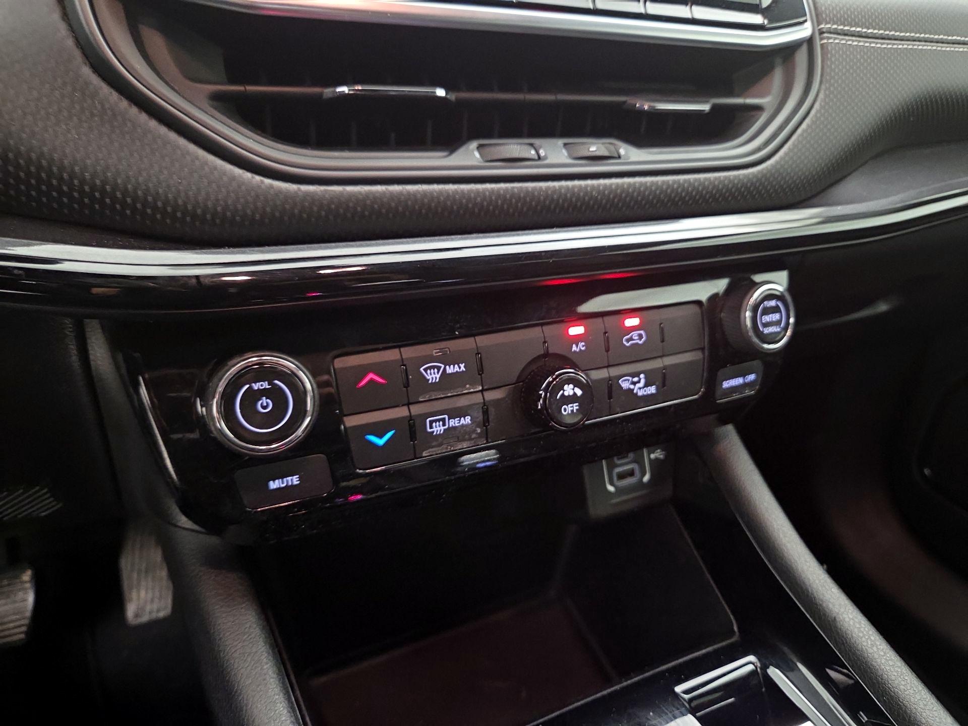 Thumbnail: 2022 Jeep Compass - 16