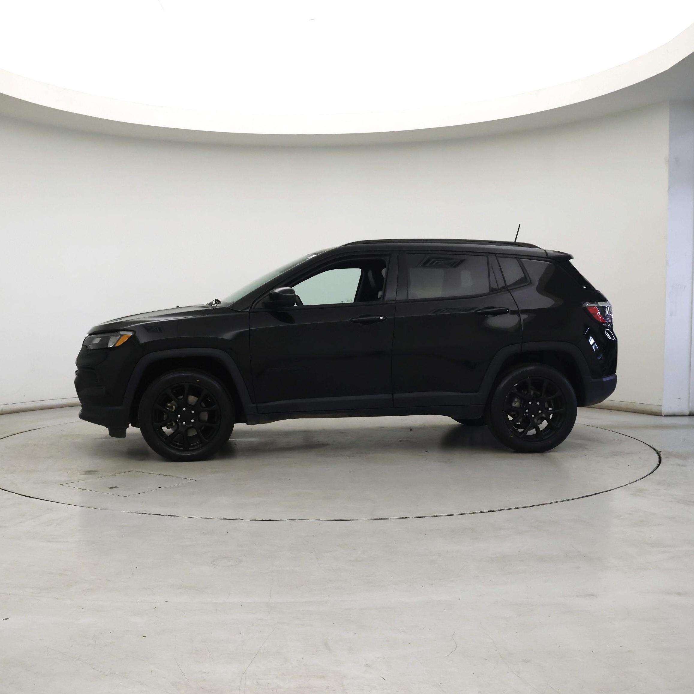 Thumbnail: 2022 Jeep Compass - 3