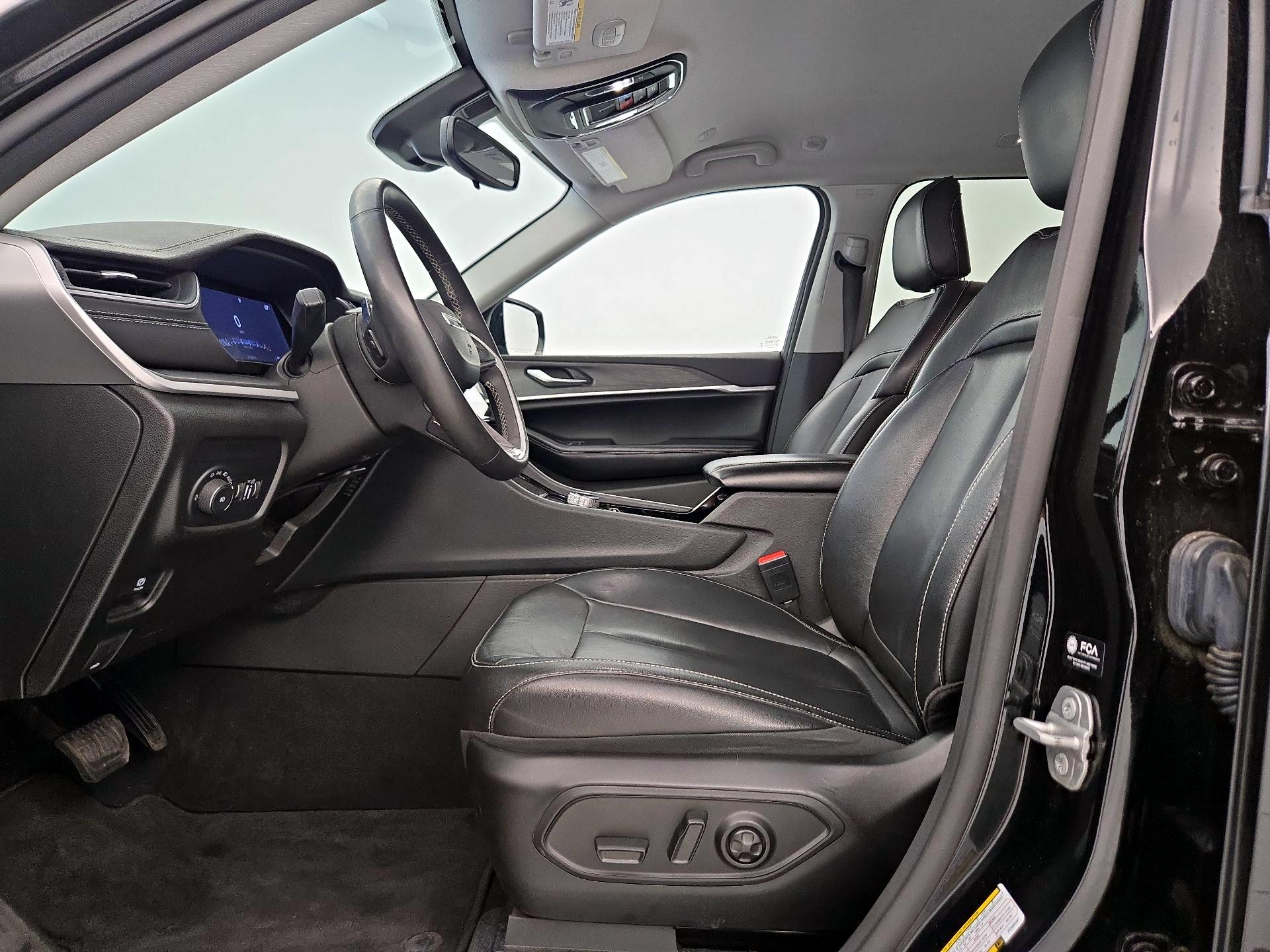 Thumbnail: 2023 Jeep Grand Cherokee - 11