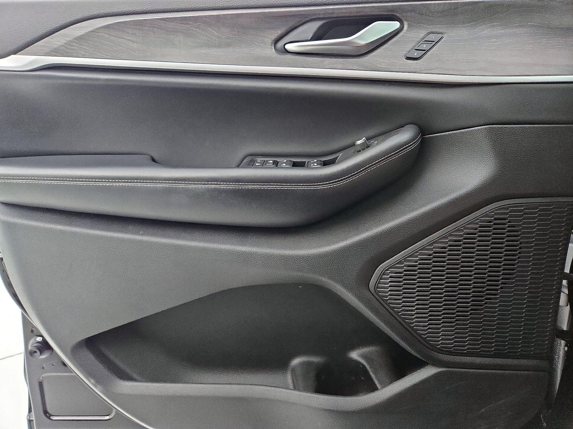 Thumbnail: 2023 Jeep Grand Cherokee - 12