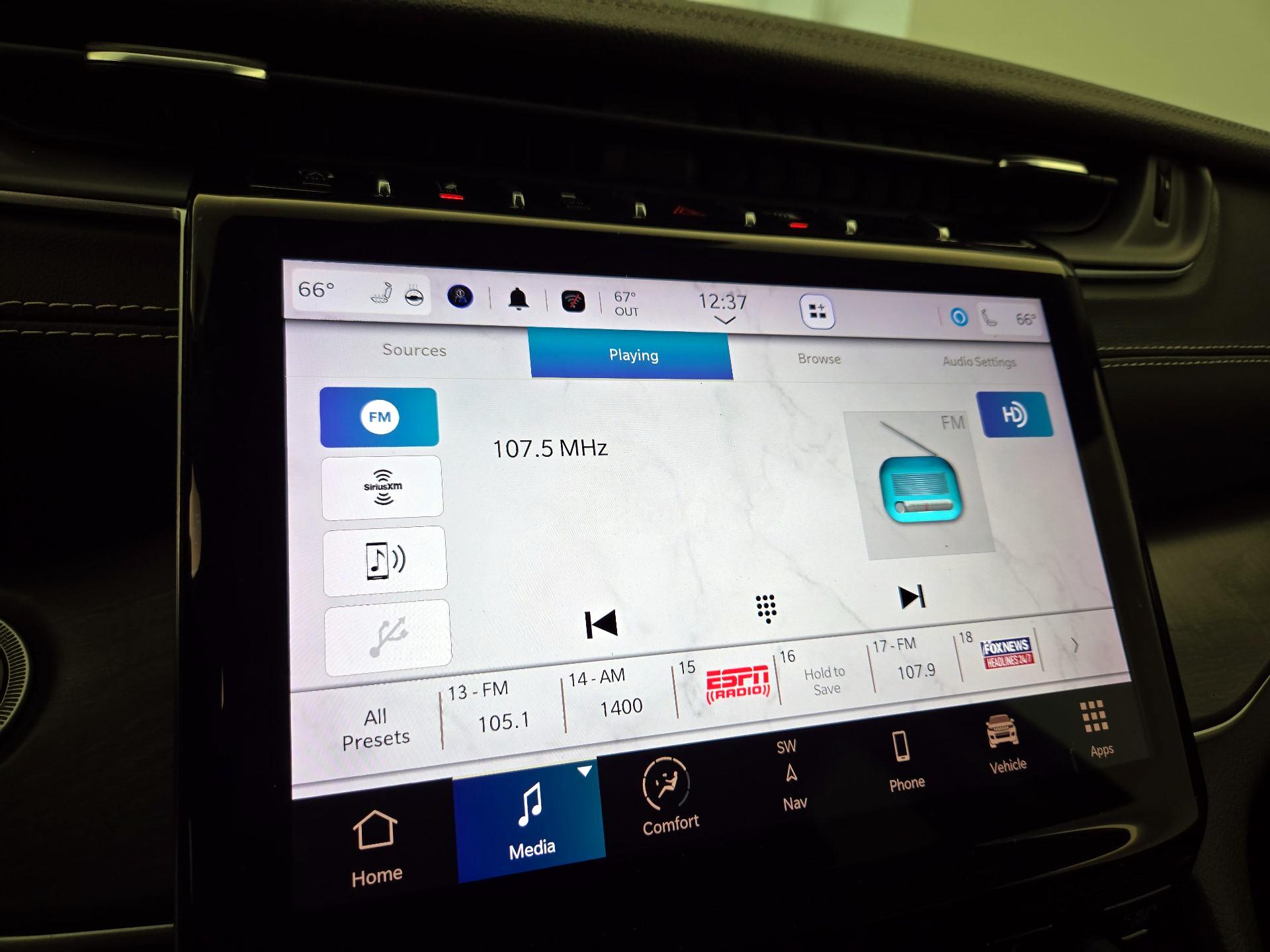 Thumbnail: 2023 Jeep Grand Cherokee - 16