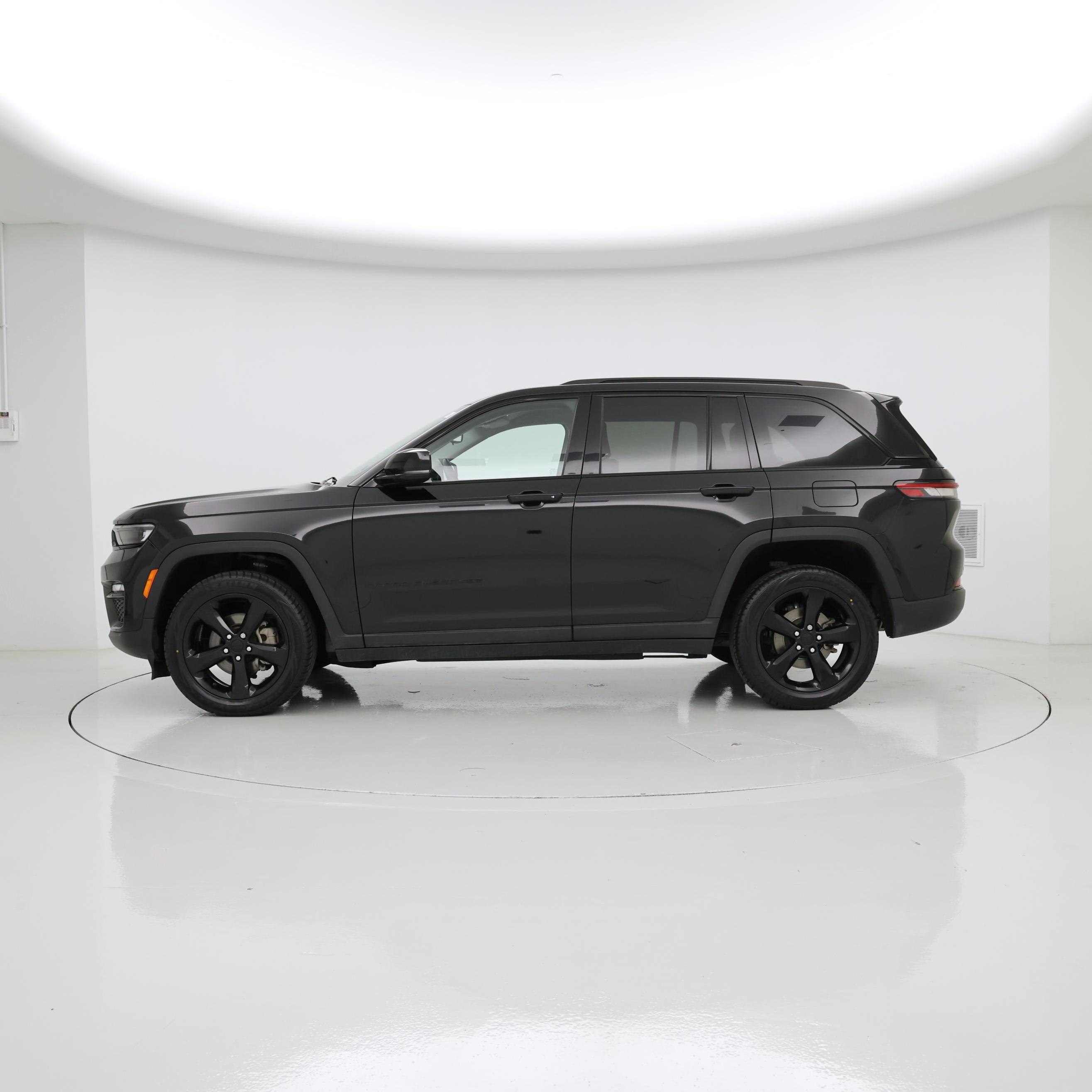 Thumbnail: 2023 Jeep Grand Cherokee - 3