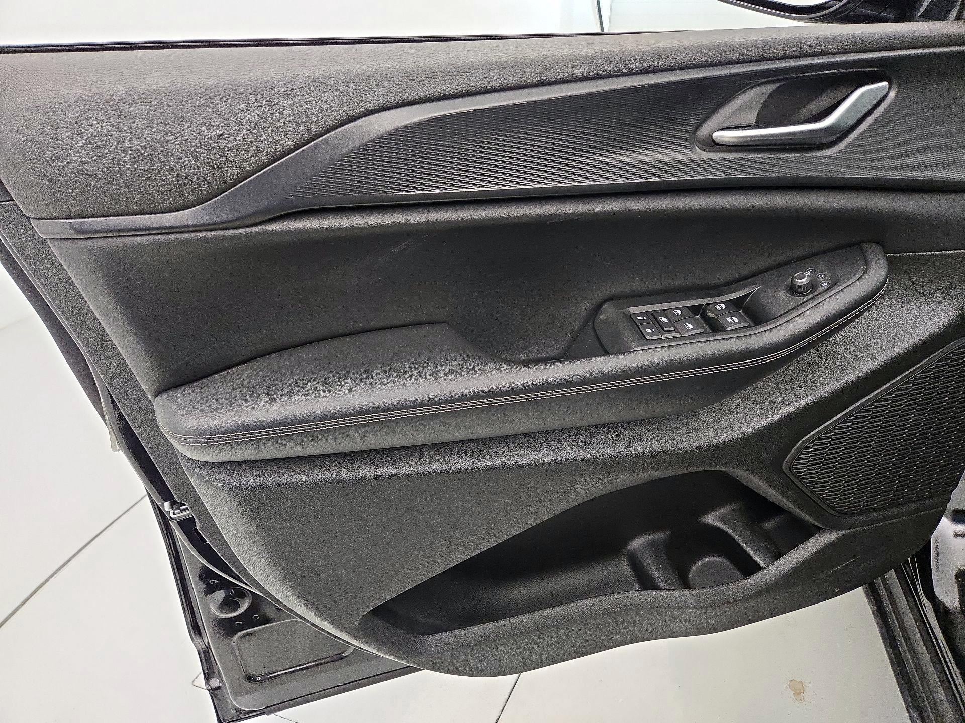 Thumbnail: 2023 Jeep Grand Cherokee - 12