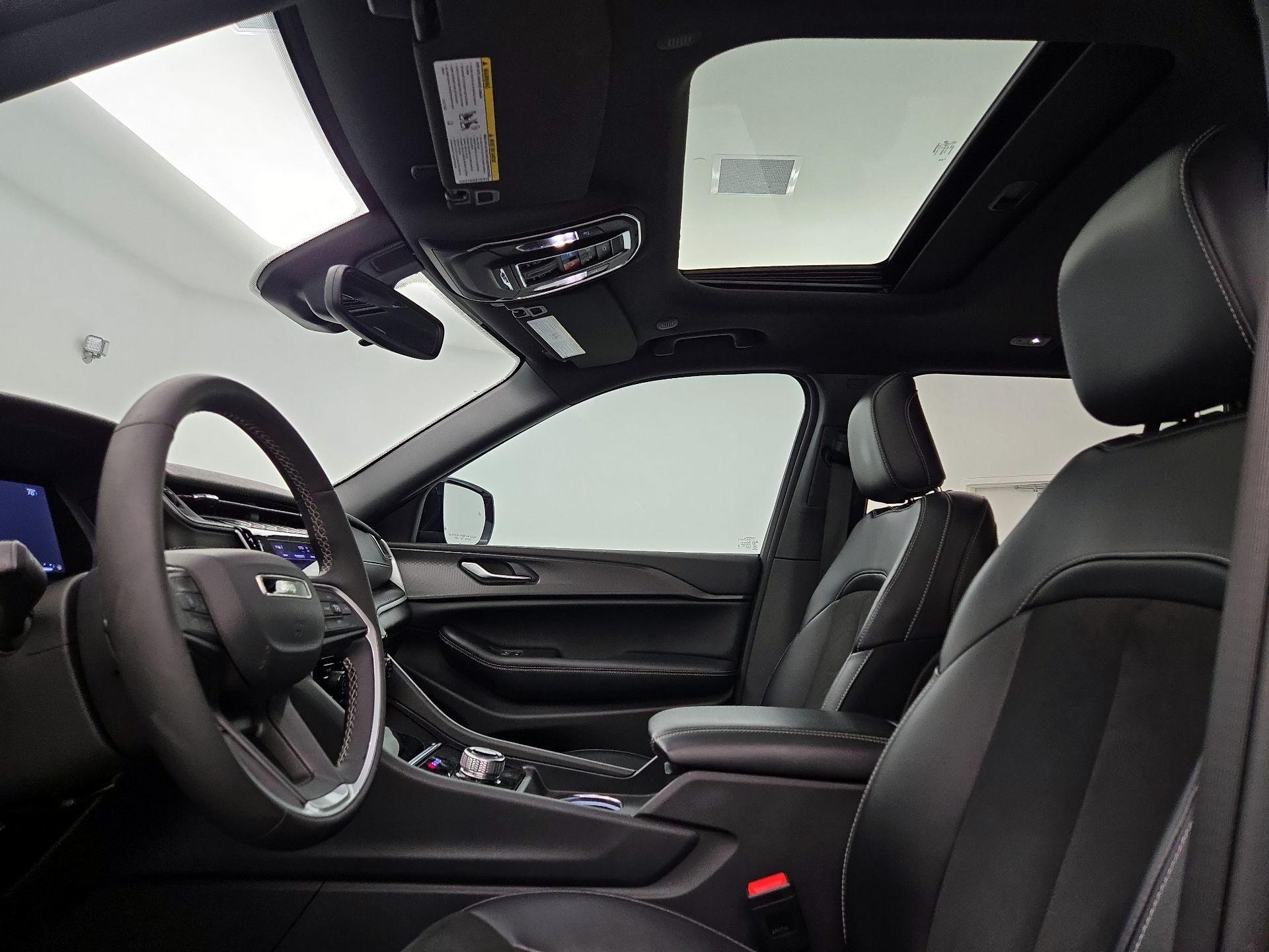 Thumbnail: 2023 Jeep Grand Cherokee - 19