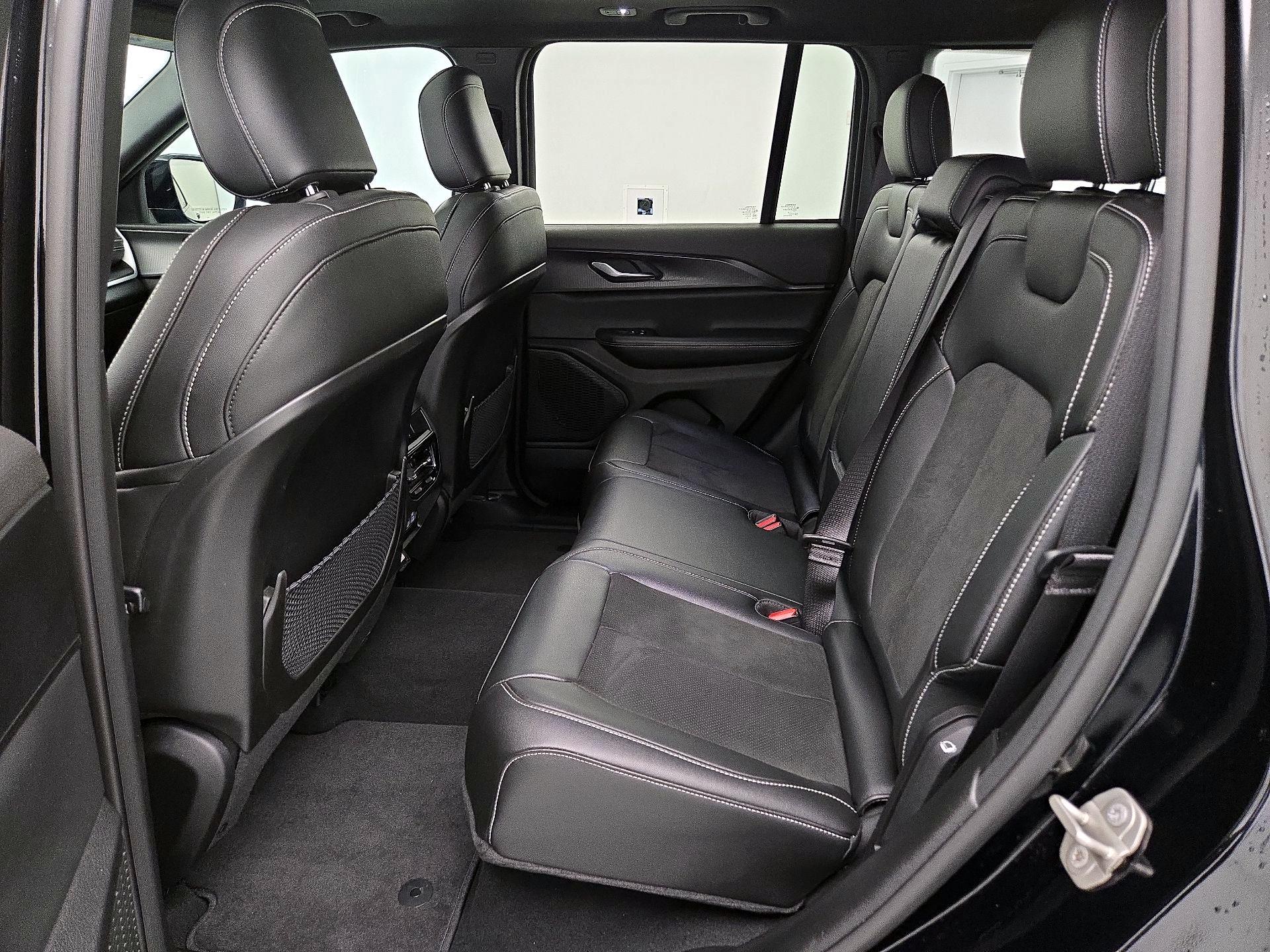 Thumbnail: 2023 Jeep Grand Cherokee - 20