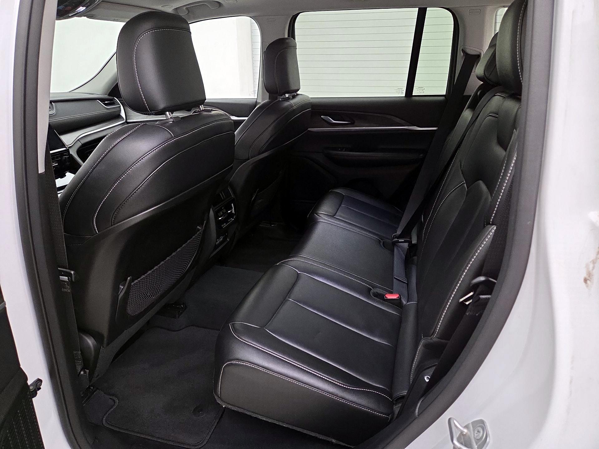 Thumbnail: 2023 Jeep Grand Cherokee - 18