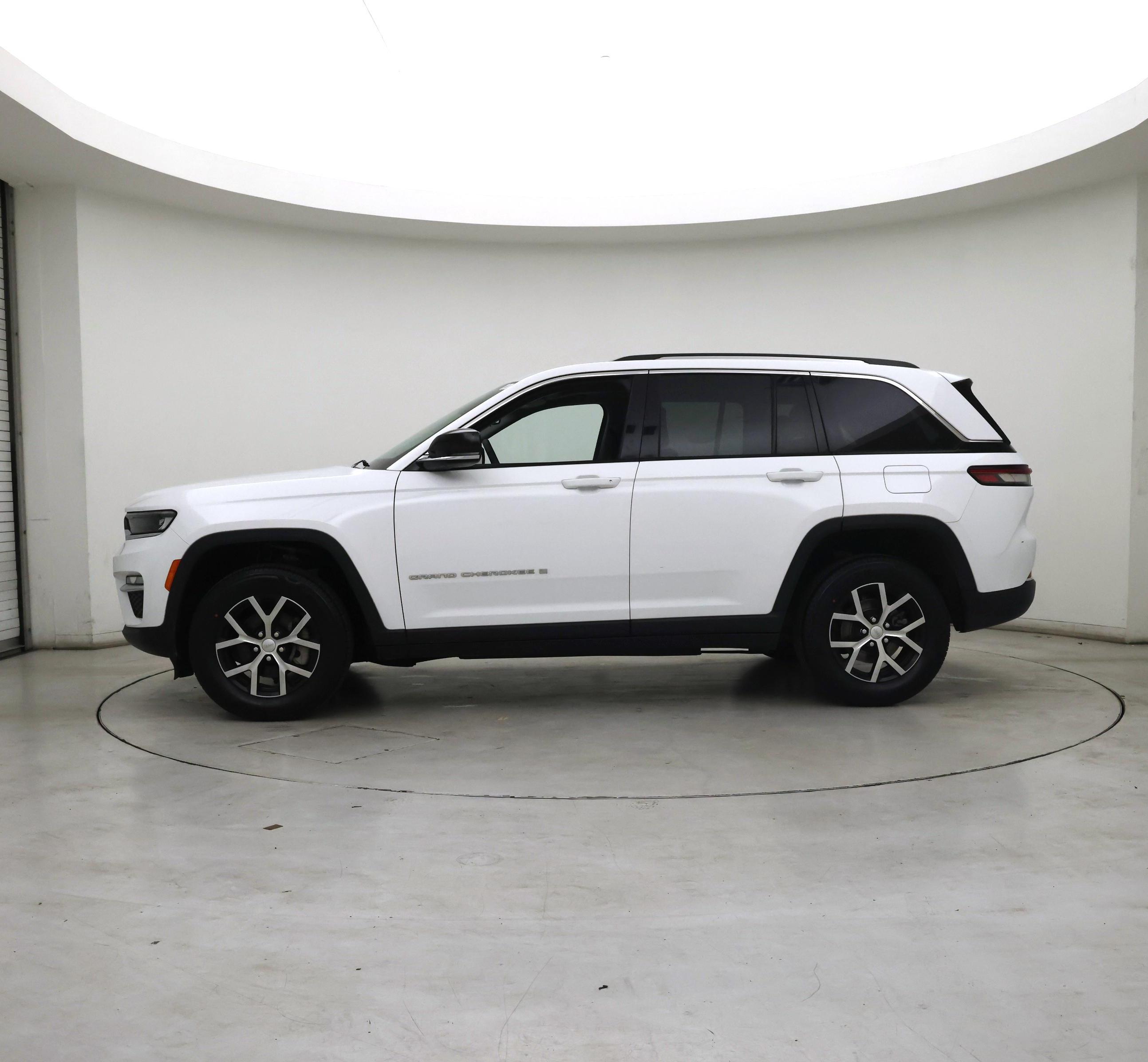 Thumbnail: 2023 Jeep Grand Cherokee - 3