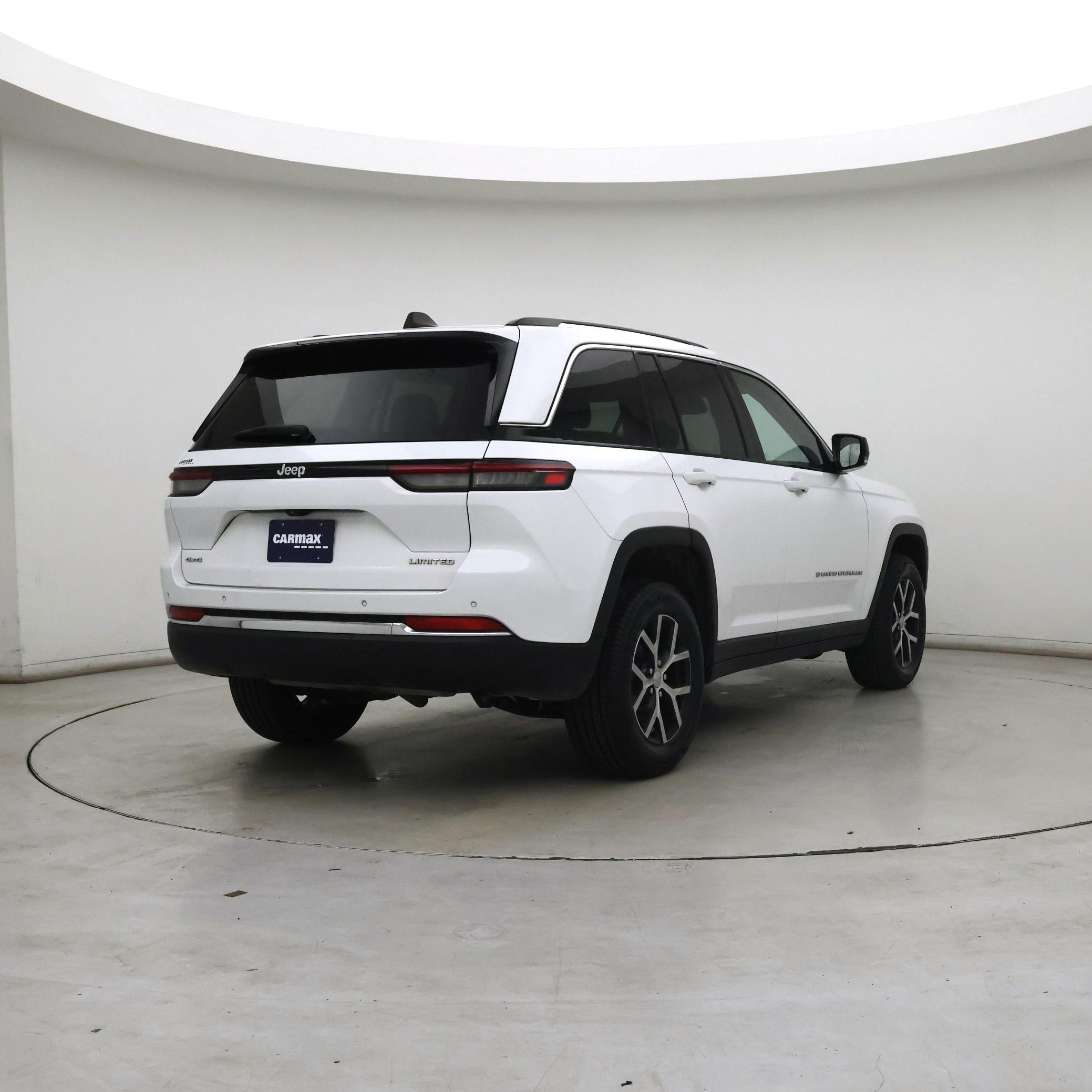 Thumbnail: 2023 Jeep Grand Cherokee - 8